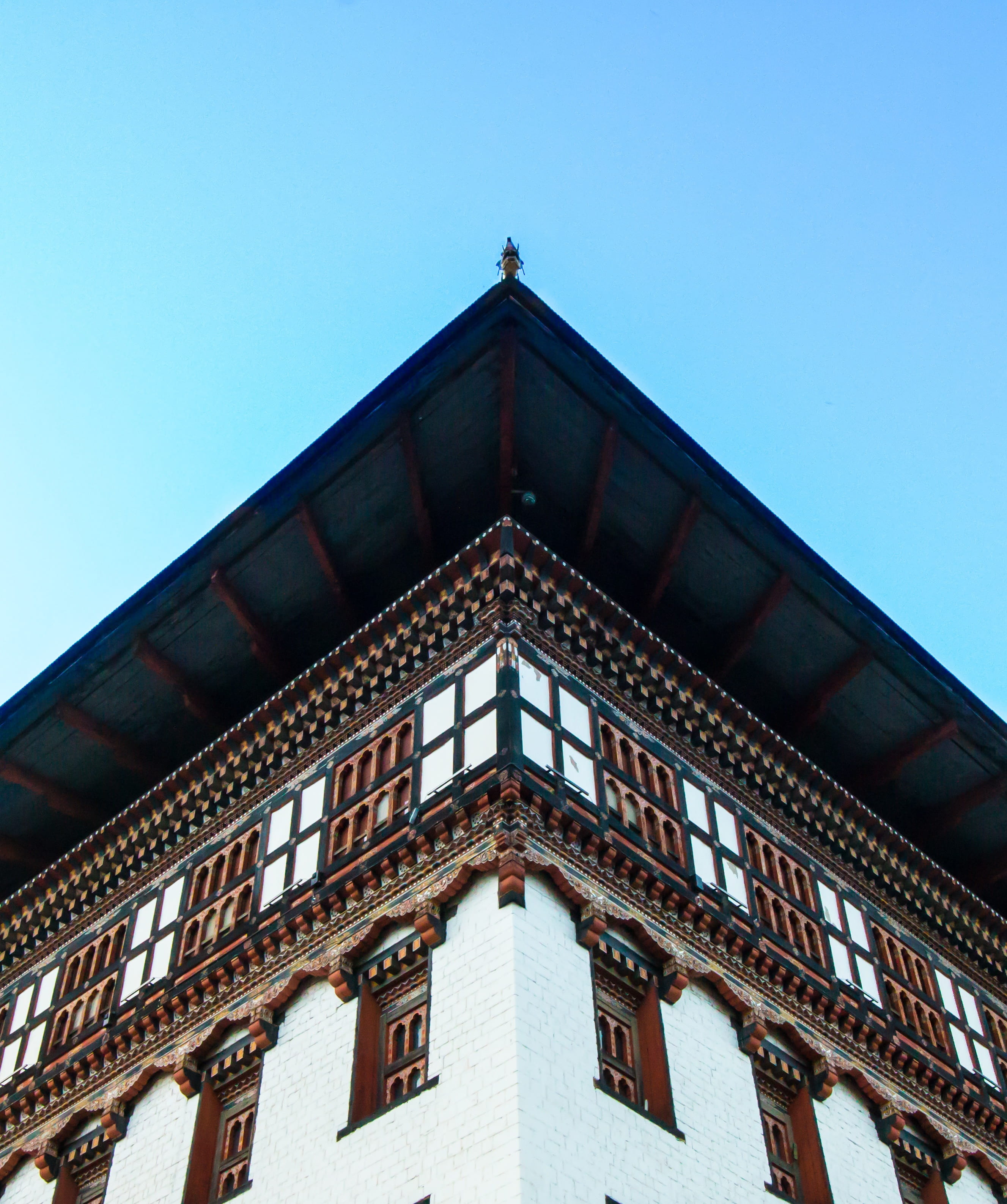 window, low angle view, the past, no people, residential district, bhutan, wall, thimphu, day, copy space, city, building, outdoors, nature, blue, built structure, Phone HD Wallpaper