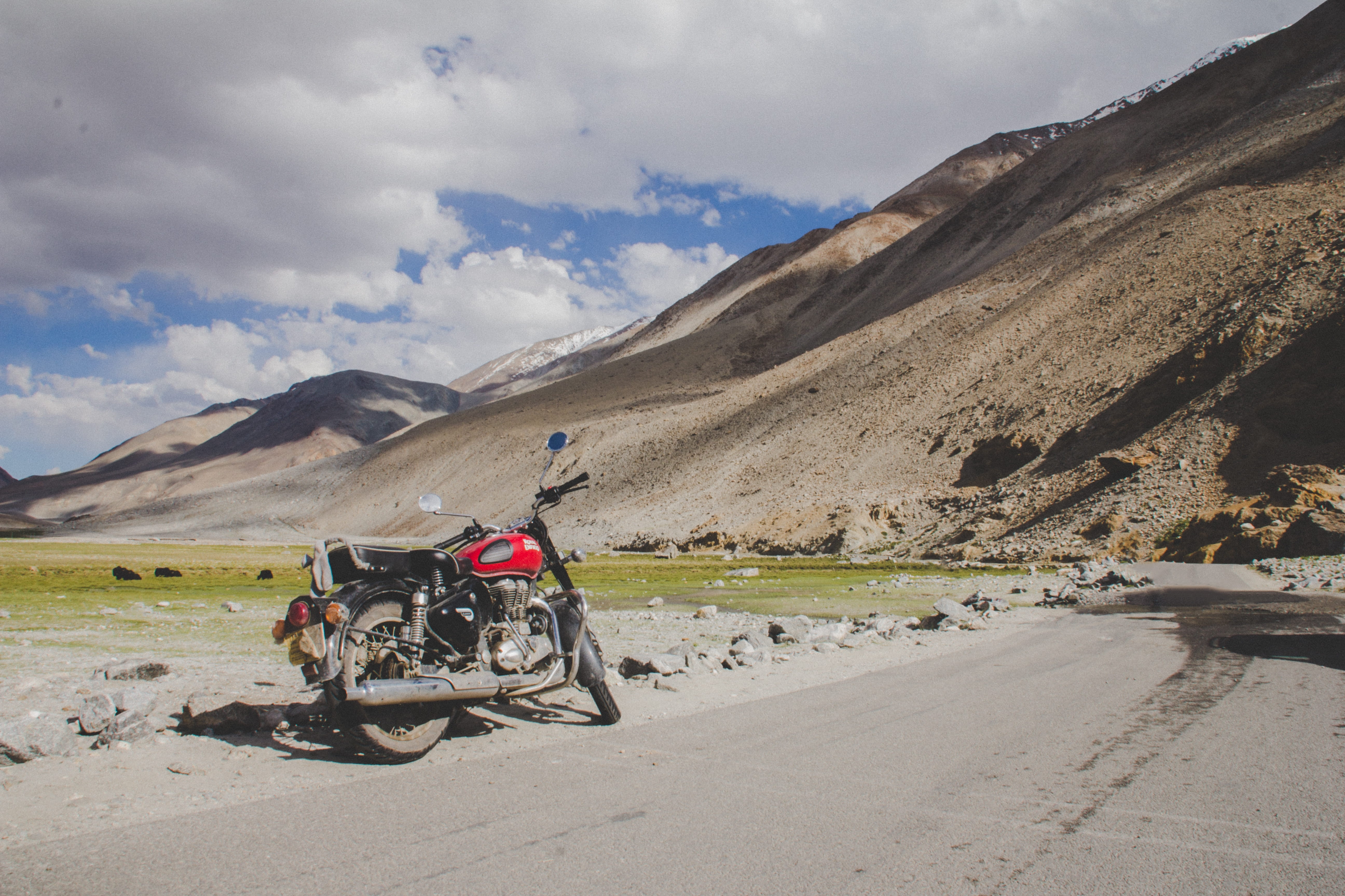 india, day, mountains, outdoors, scenics - nature, 5K, transportation, leh, riding, nature, motorcycle, sky, real people, land vehicle, environment, mountain range, HD Wallpaper