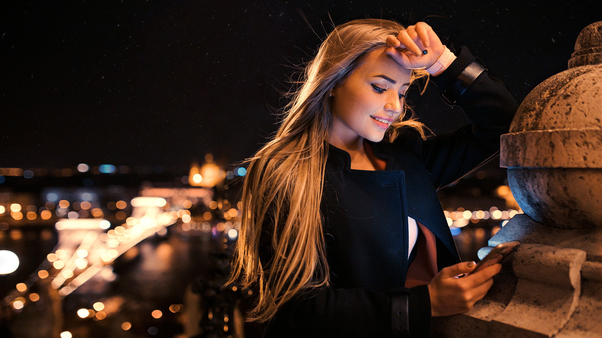 touching hair, women outdoors, 1080P, reading, black nails, blonde, black coat, coats, open mouth, long hair, glamour women, Peter Paszternak, cellphone, HD Wallpaper