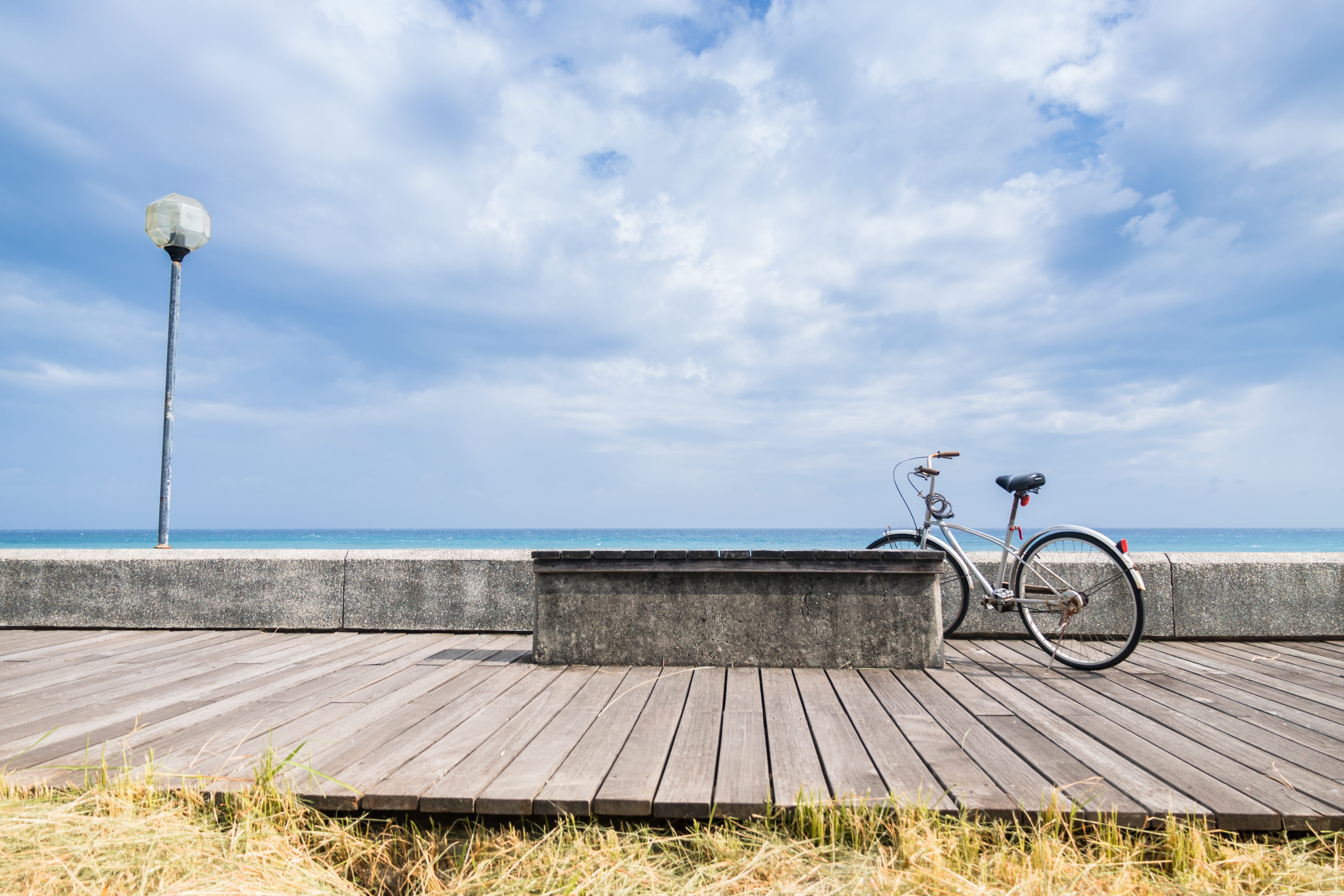 horizon, outdoors, riding, no people, cloud - sky, mode of transportation, transportation, taitung city, sea, bicycle, land, taiwan, street light, HD Wallpaper