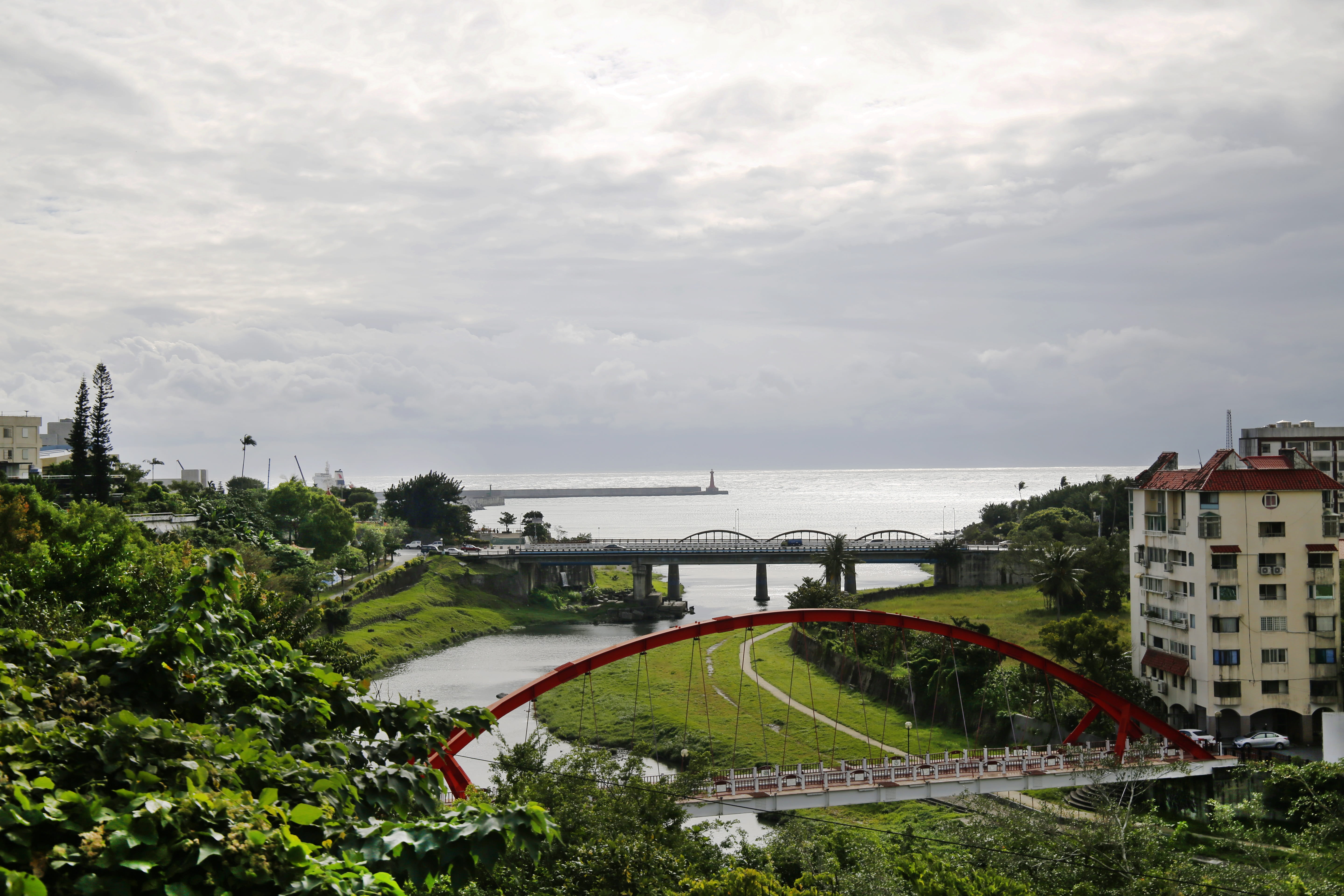 bridge, 5K, bridge - man made structure, city, hualien, water, road, day, no people, architecture, plant, outdoors, transportation, building exterior, HD Wallpaper