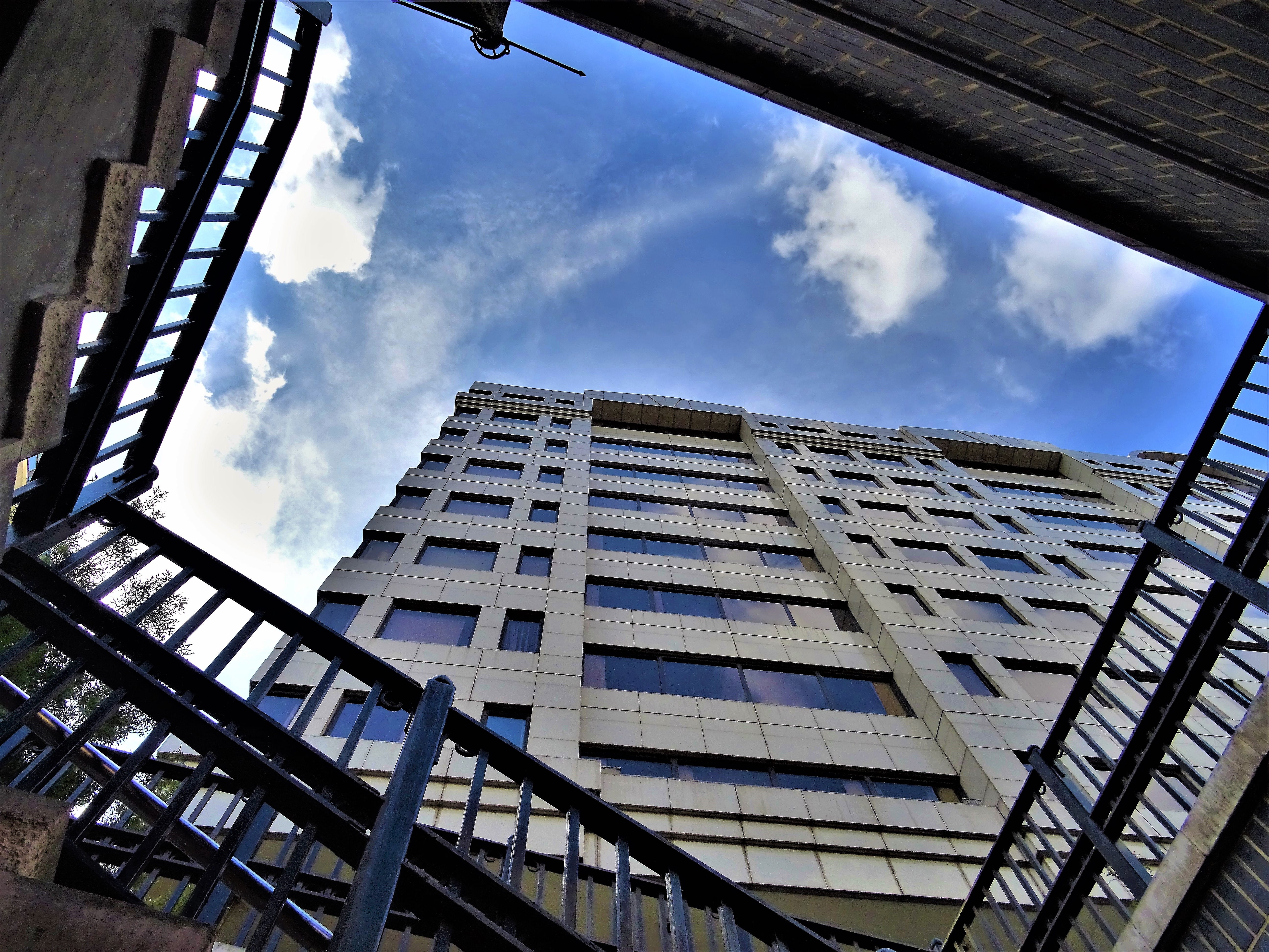 low, reflection, office, rise, window, building exterior, 5K, stratus, clouds, metal, architecture, cloud - sky, glass - material, tall - high, built structure, HD Wallpaper