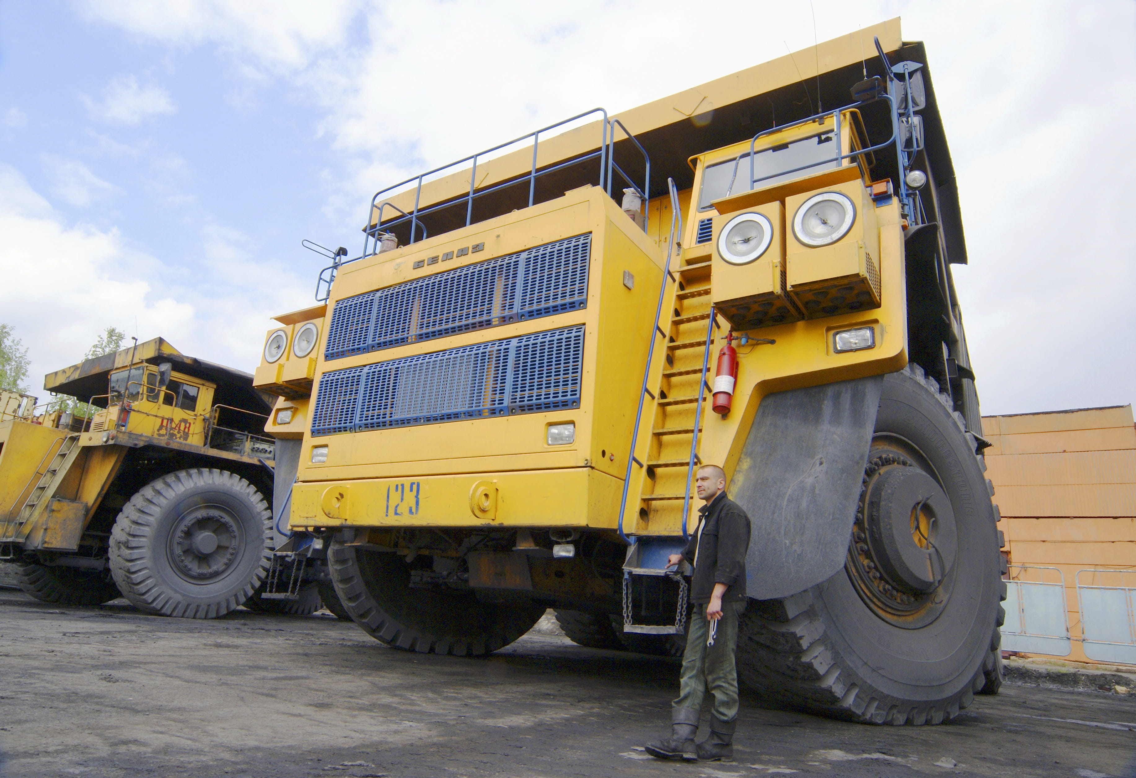 siberia, Coal, coal mining, mode of transportation, machinery, 2K, belaz, gigantic proportions, tire, cloud - sky, land vehicle, low angle view, transportation, HD Wallpaper