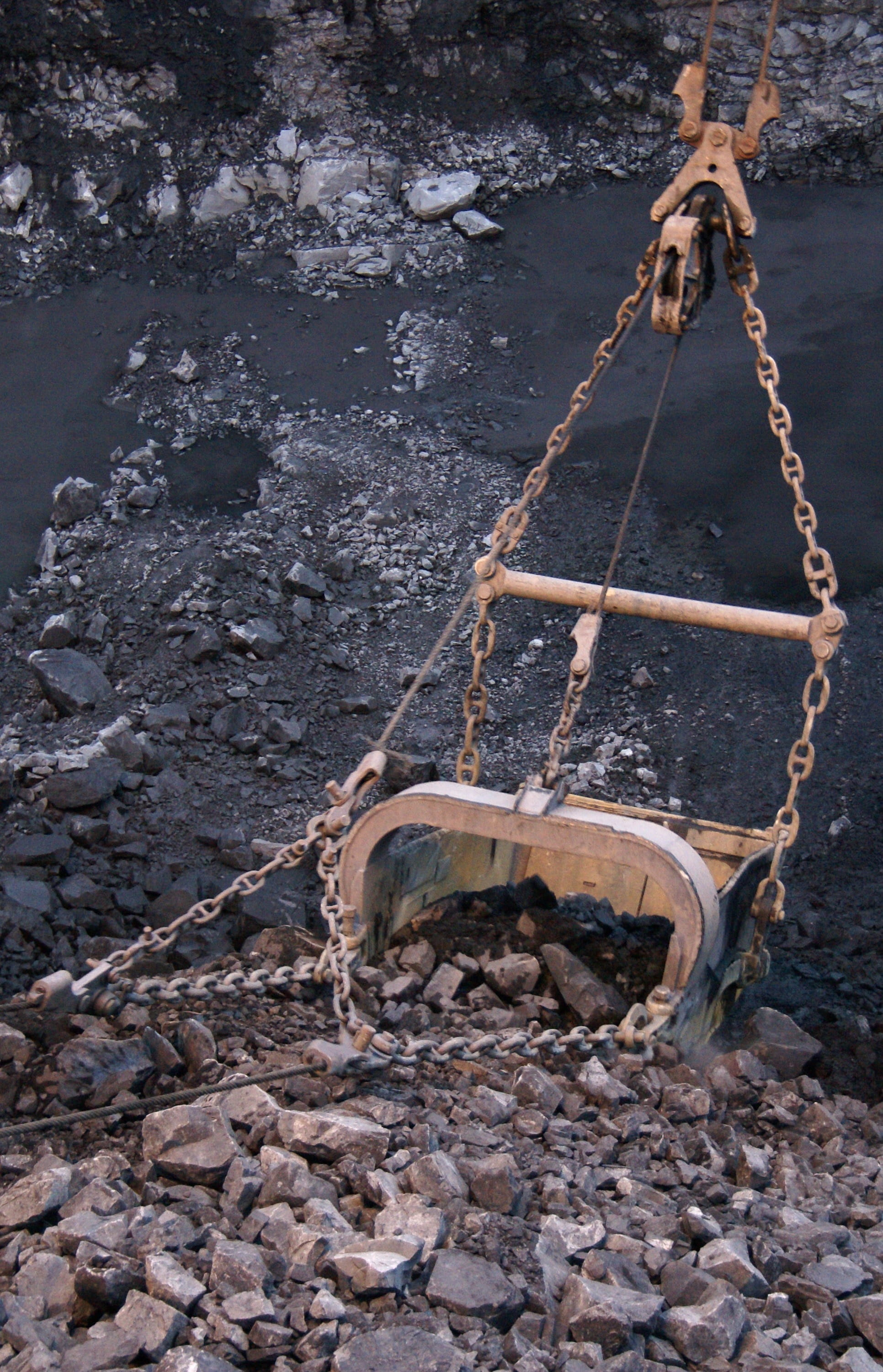 energy, metal, chain, transportation, coal mining, solid, walking excavator, nature, hard labour, rock - object, Production, industry, extraction, russia, Phone HD Wallpaper