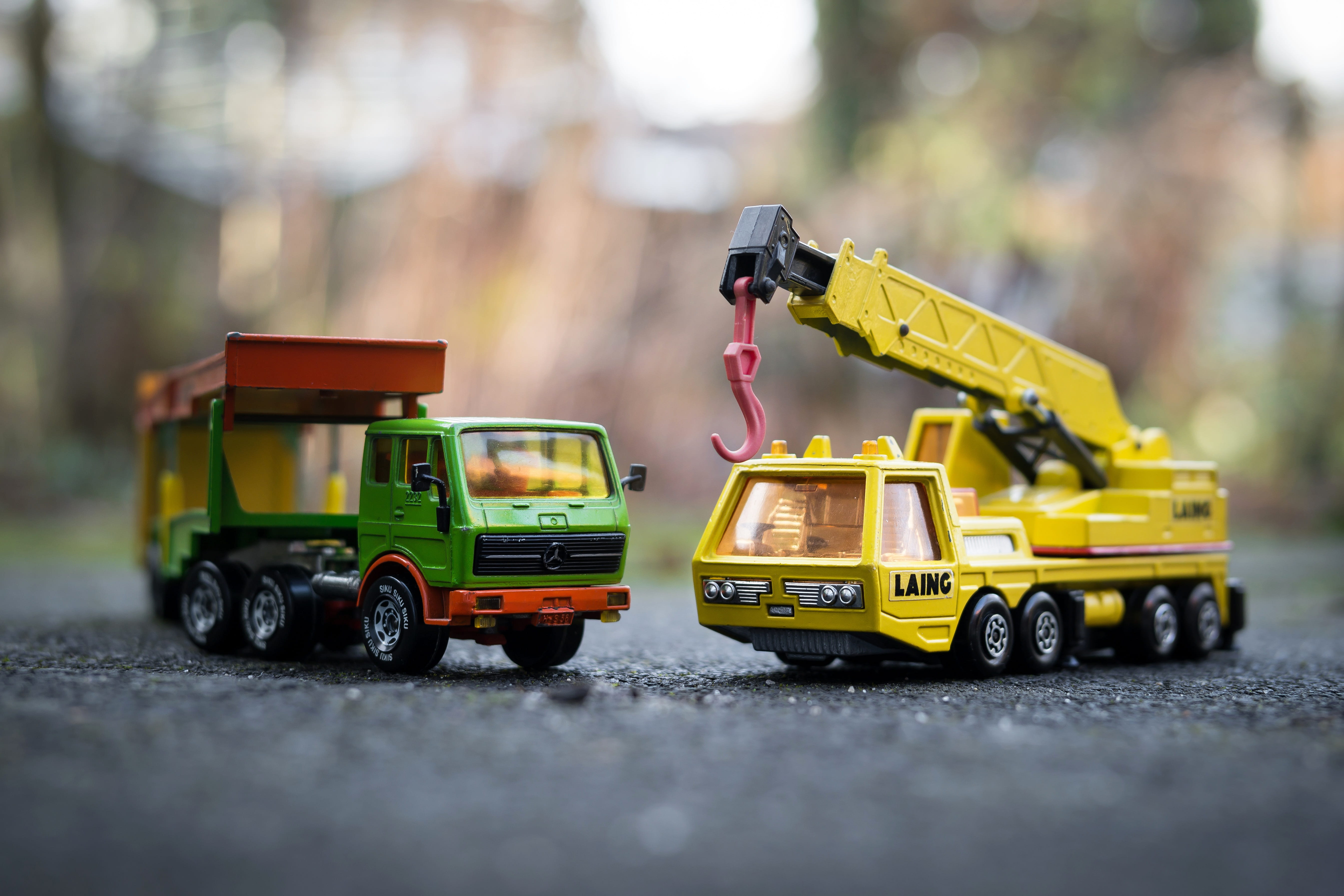 truck mounted crane, land vehicle, transport, road, creativity, toy cars, green, model cars, toy, rickshaw, day, toys, outdoors, mode of transportation, HD Wallpaper