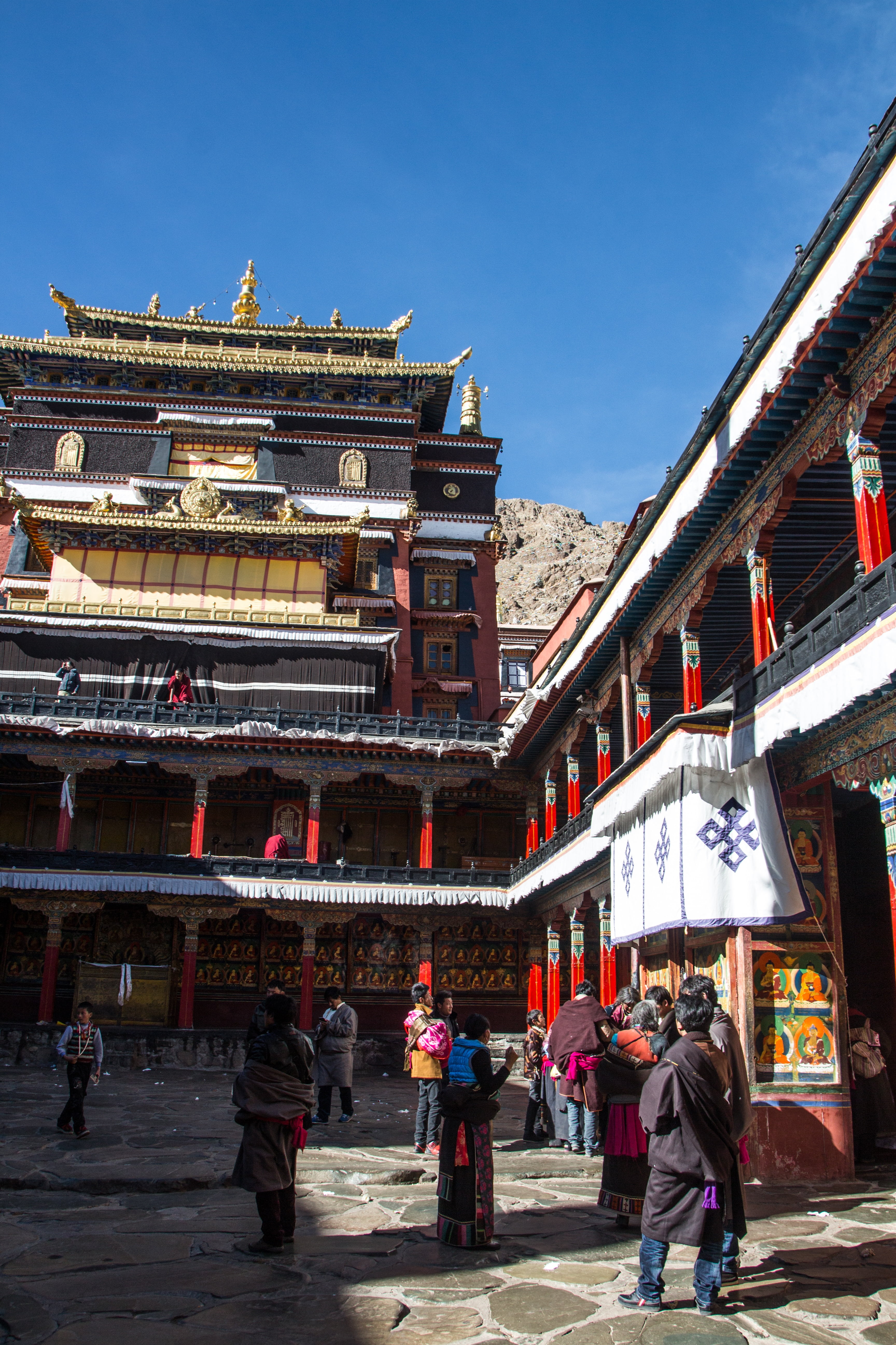 sky, shigatse, monastery, men, chinese lantern, crowd, 5K, women, group of people, travel, built structure, place of worship, religion, large group of people, Phone HD Wallpaper