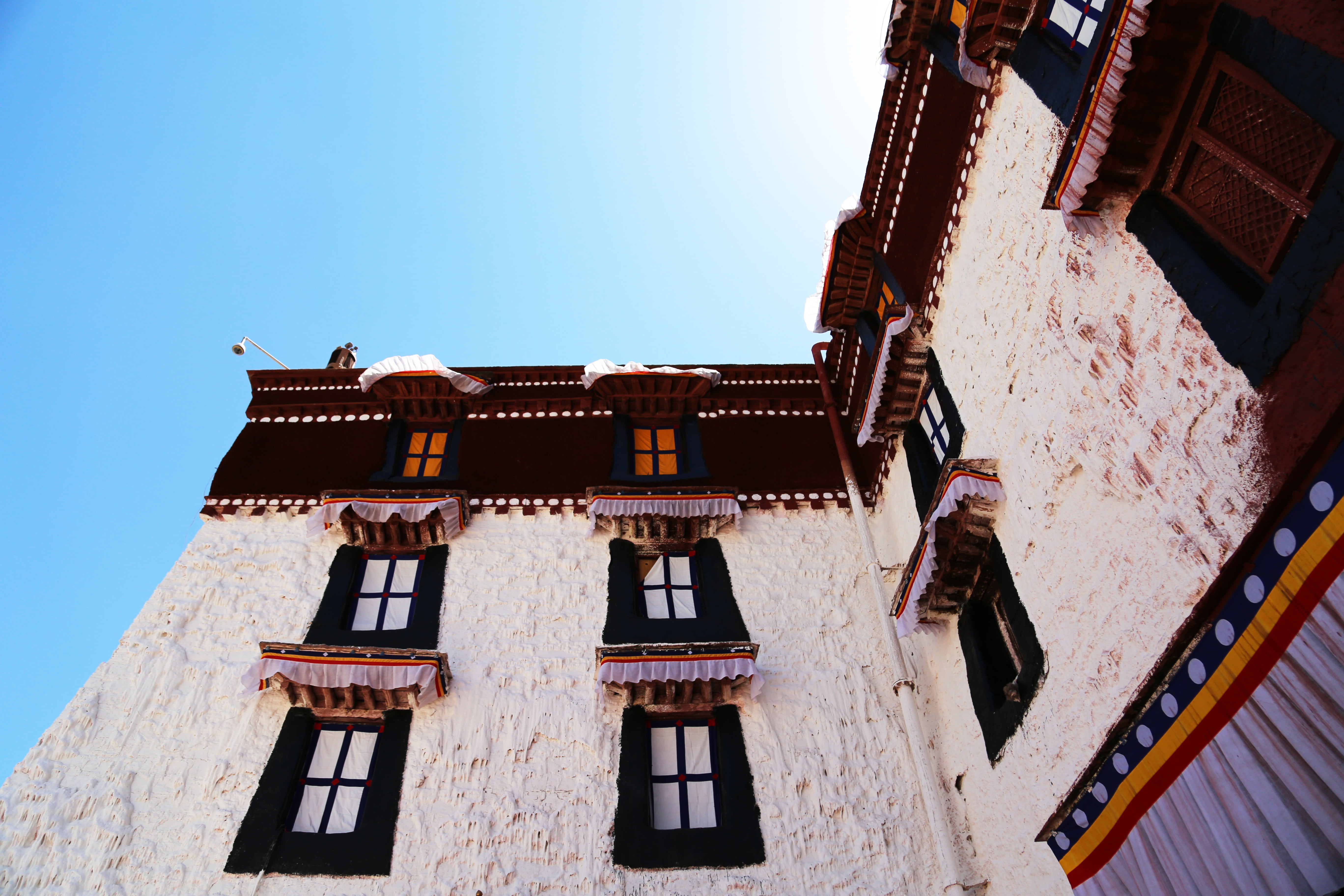 clear sky, house, blue, nature, sky, roof, the solemn, building, blue sky, residential district, buddhism, history, wall - building feature, window, day, HD Wallpaper