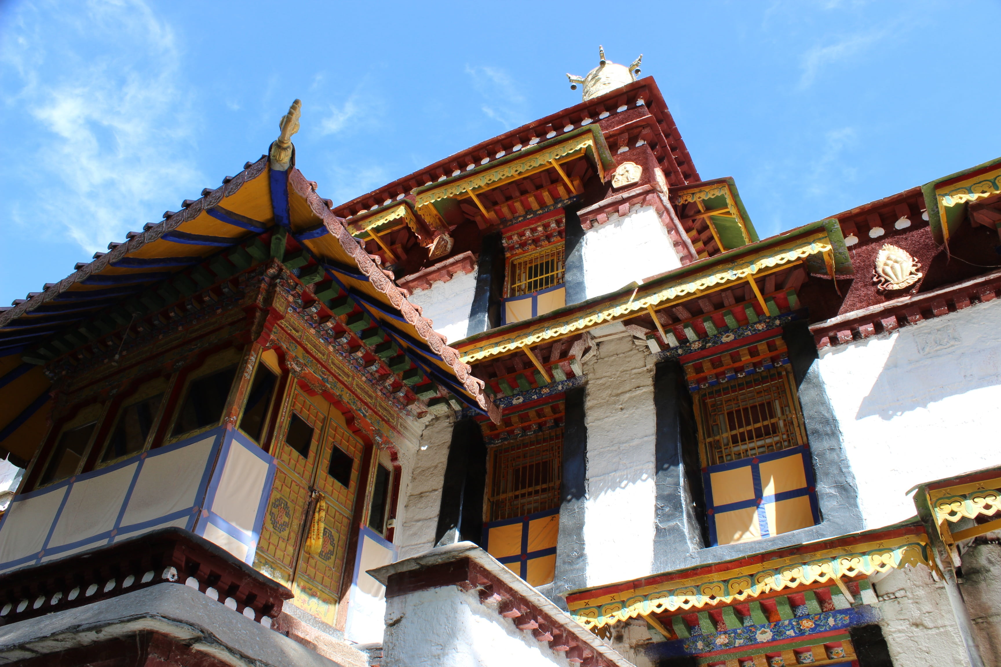 norbulingka, sky, 2K, east Asian Culture, day, temple - Building, cultures, cloud - sky, asia, spirituality, roof, low angle view, place of worship, palace, HD Wallpaper