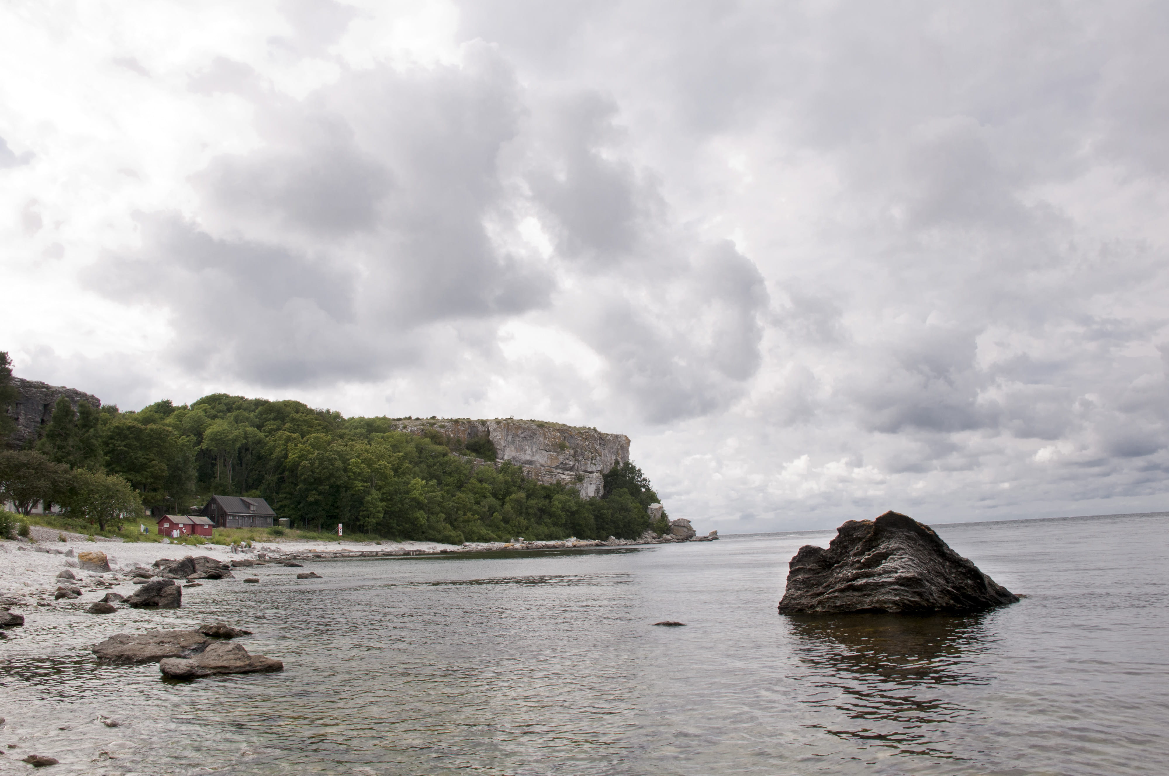 nature, rock - object, beauty in nature, klintehamn, green, cloud - sky, sweden, island, 4K, solid, rock formation, trees, tranquility, sea, stora karlsö, HD Wallpaper