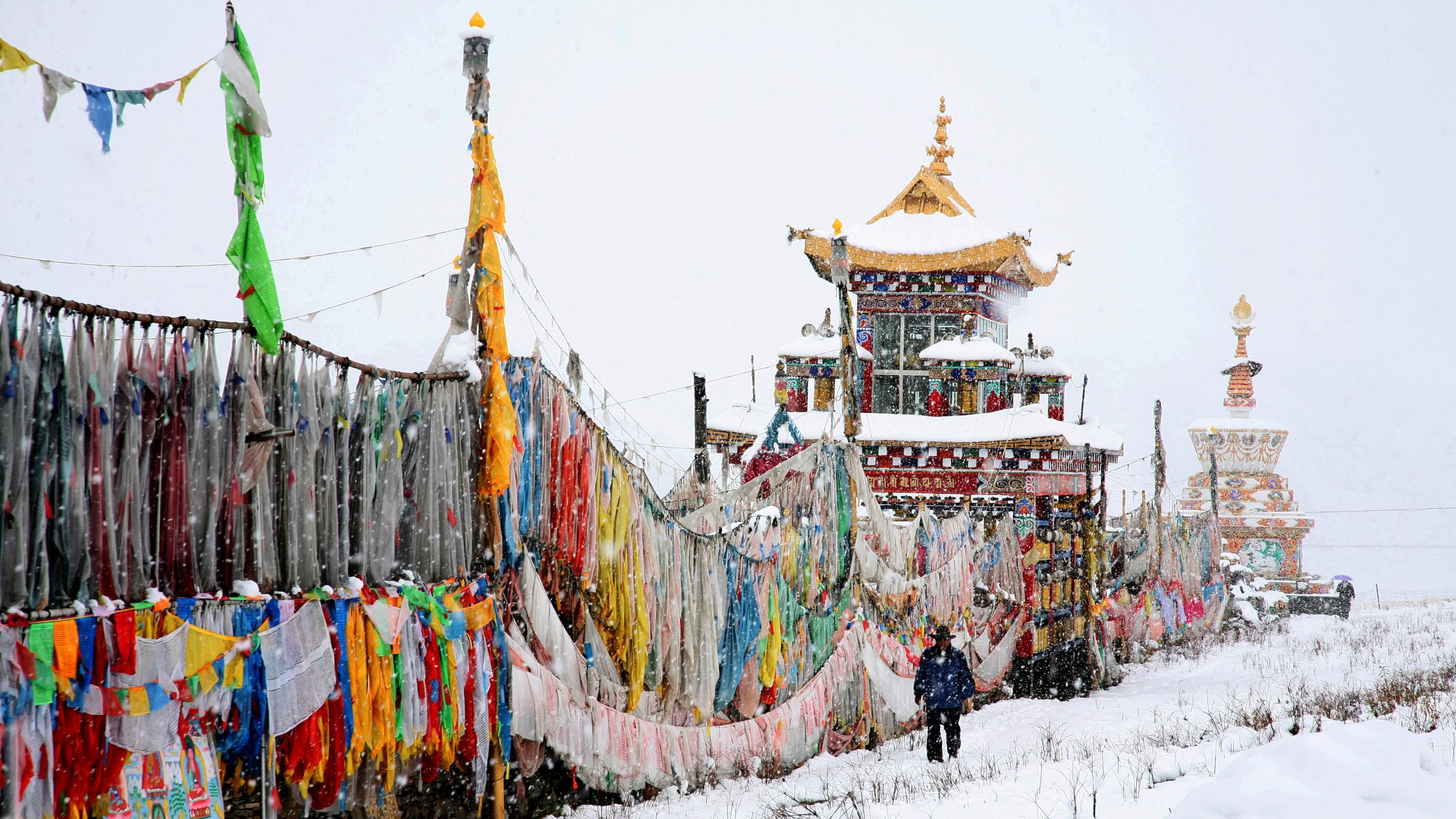 real people, place of worship, building exterior, tibetan opera, garze, sichuan, outdoors, serxu, travel destinations, nature, shiqu, religion, group of people, HD Wallpaper