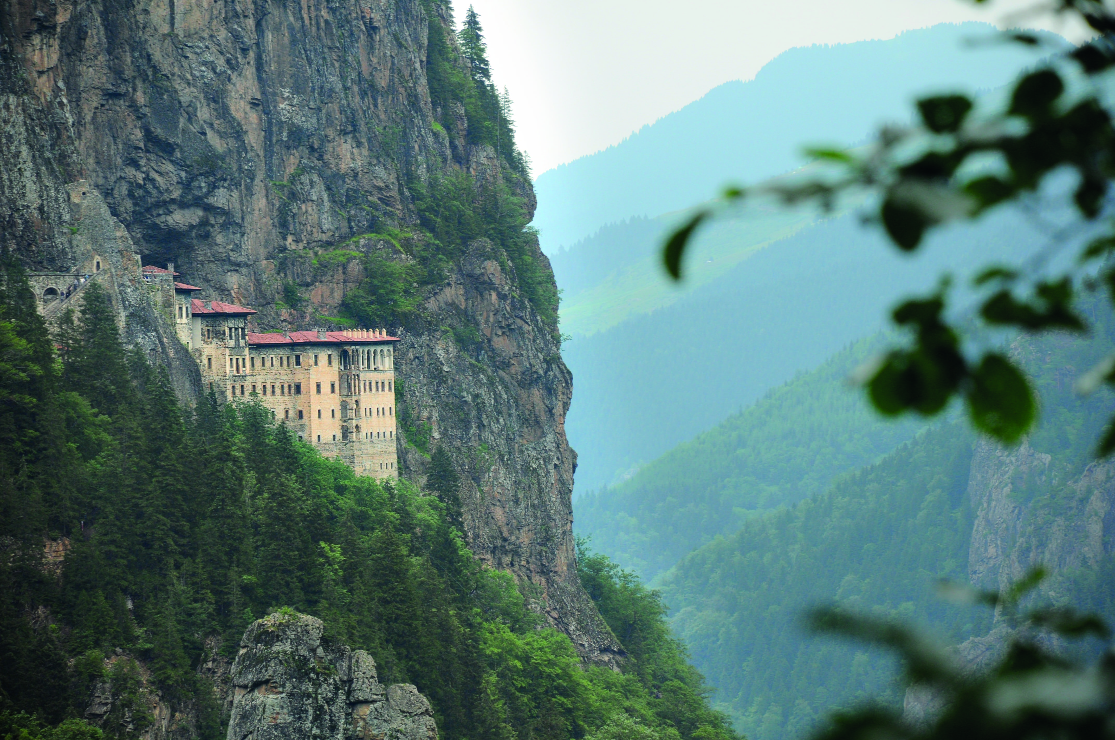 mountain range, tranquil scene, non-urban scene, green color, building exterior, turkey, built structure, historical, architecture, sumela monastery, mountain, HD Wallpaper