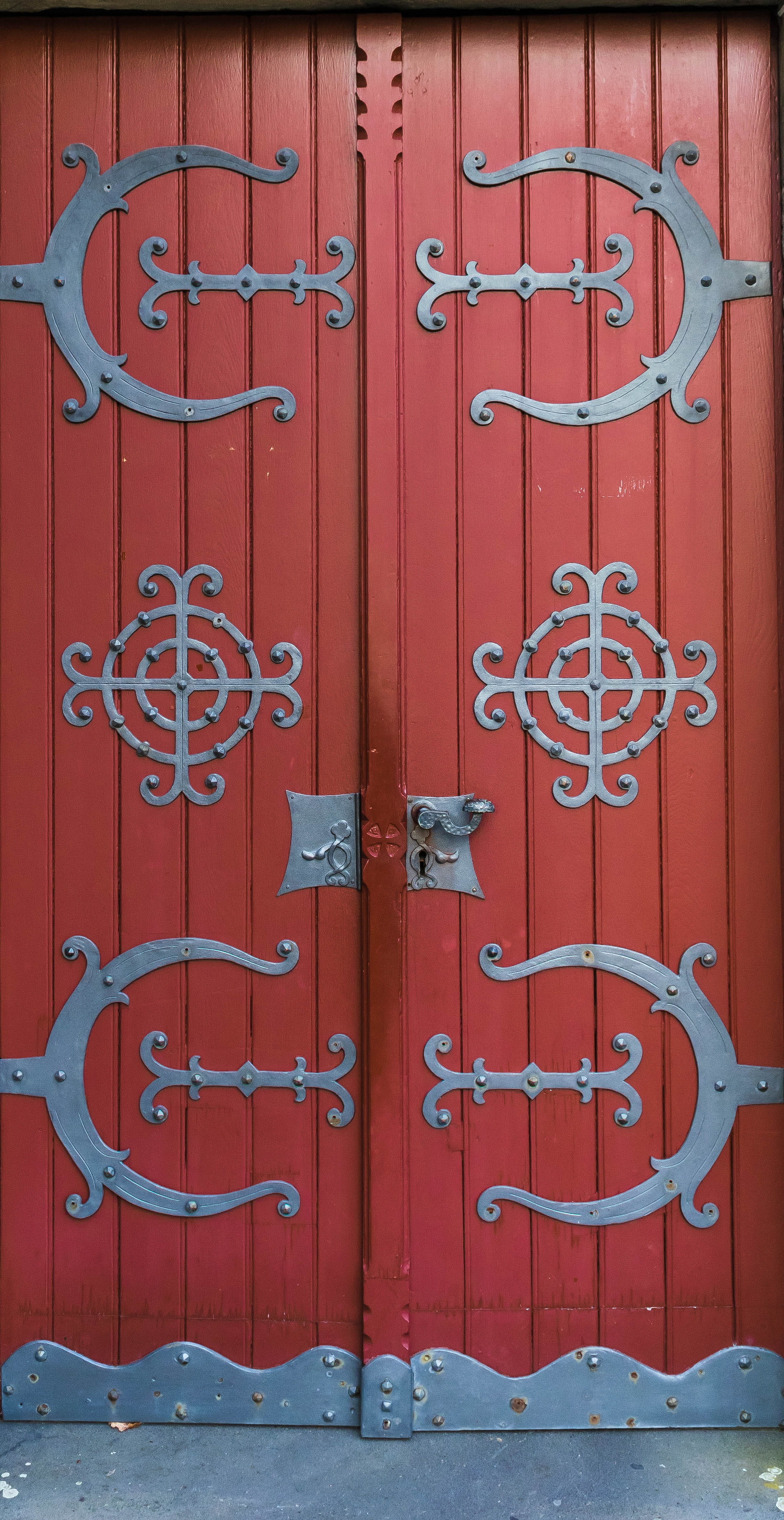 built structure, full frame, outdoors, Input, red, Goal, old for, ornament, Portal, old, city, front door, security, fitting, entrance, metal, safety, privacy, Phone HD Wallpaper