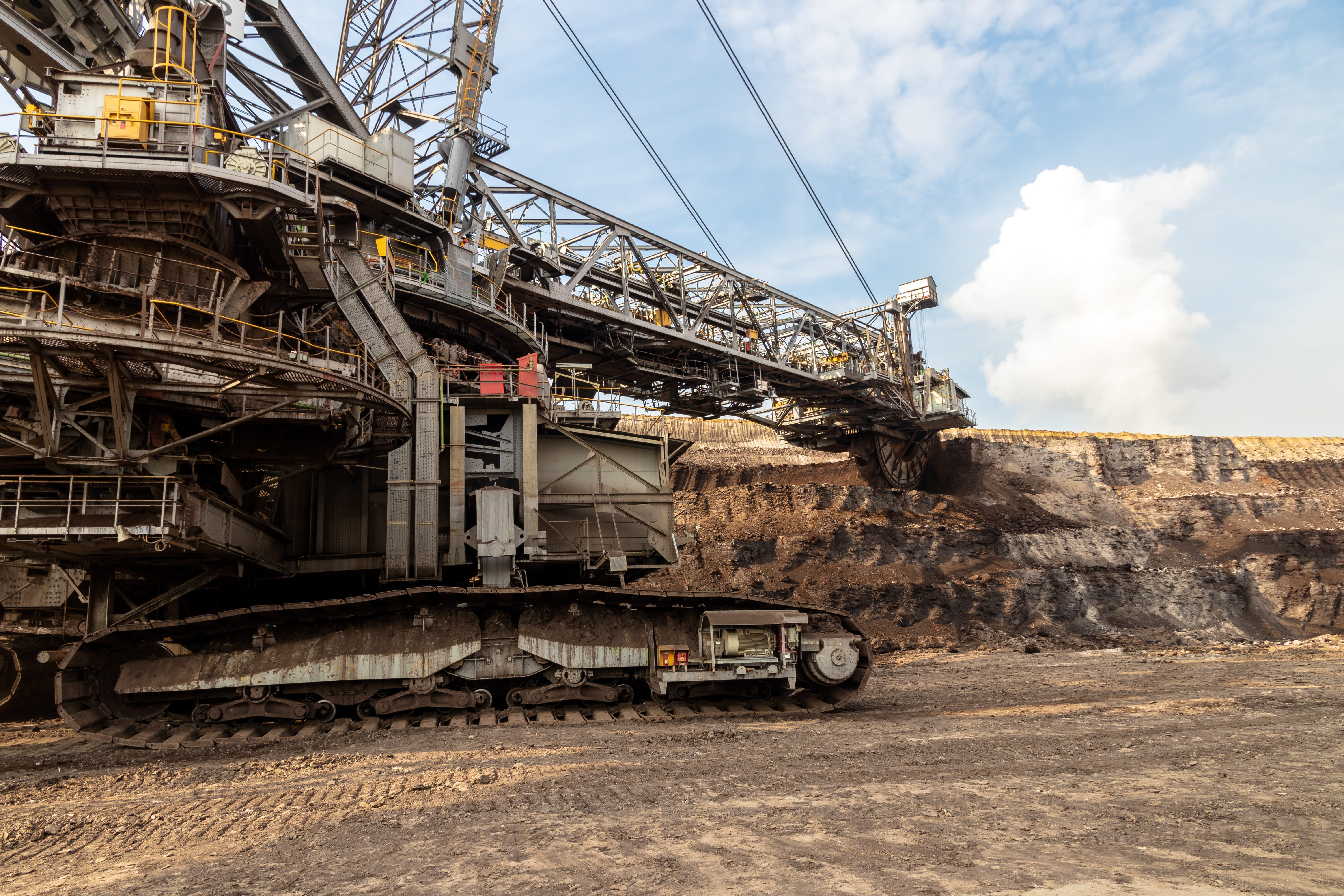 open pit mining, land vehicle, architecture, mode of transportation, metal, nature, energy, transportation, sunlight, low angle view, inden, carbon, 5K, HD Wallpaper