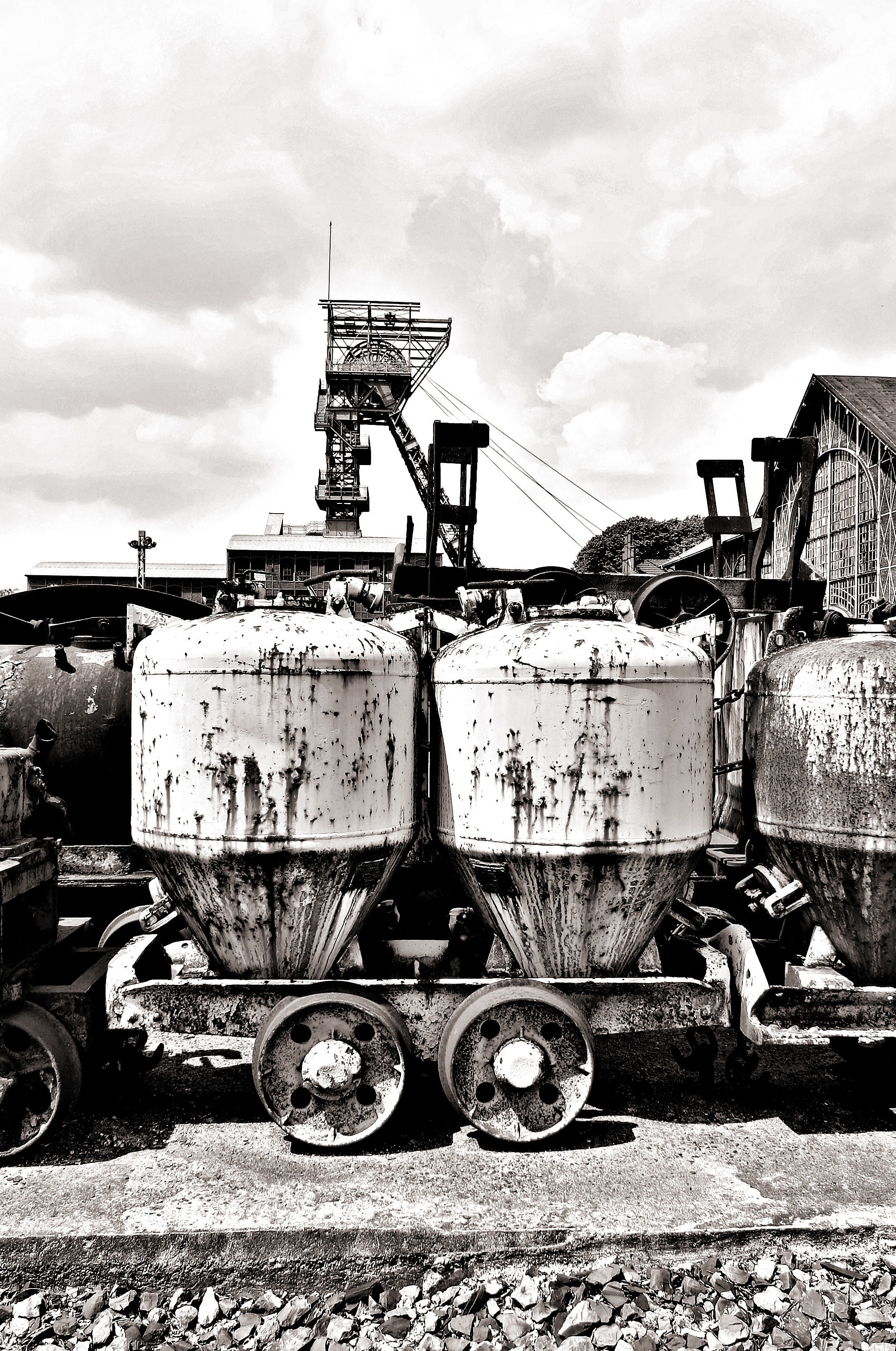 no people, ruhr area, land vehicle, 2K, nature, industrial heritage, zeche zollern, mining, cloud - sky, obsolete, industry, old, rusty, day, deterioration, Phone HD Wallpaper