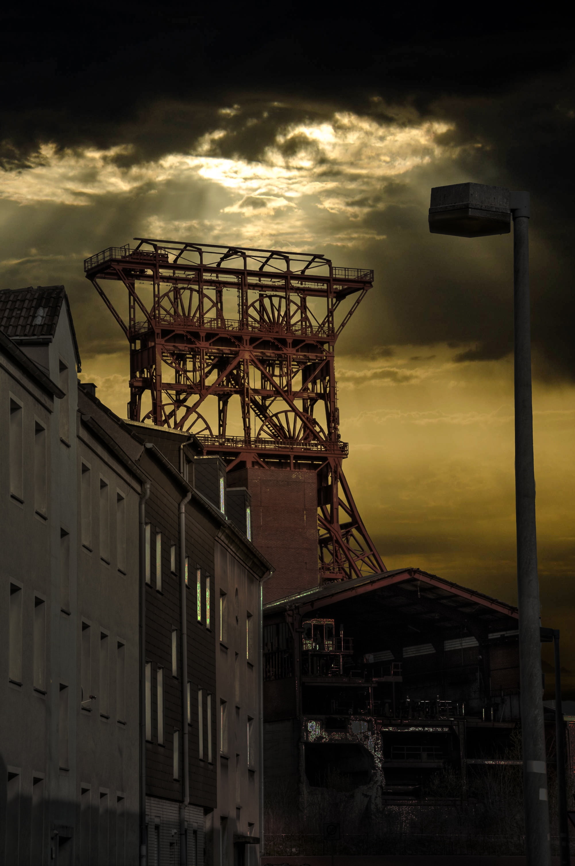 gelsenkirchen, zeche consol, dramatic sky, sky, no people, yellow, building, industry, headframe, built structure, bill, sunset, low angle view, nature, Phone HD Wallpaper