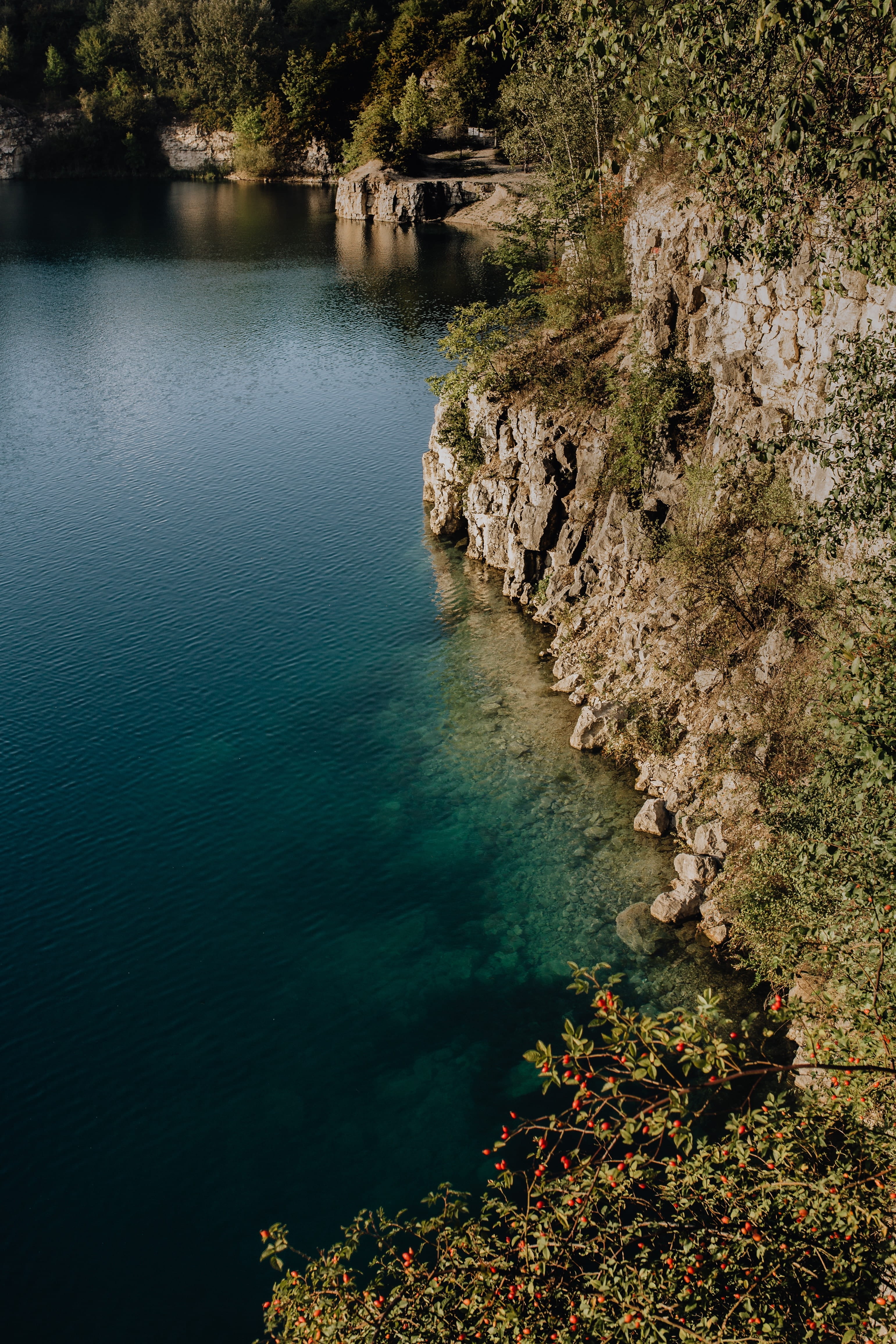 beauty in nature, land, wek, nature, no people, 4K, flooded, Poland, growth, reservoir, old, cliff, rock, water, limestone, tree, krakow, quarry, cracow, Phone HD Wallpaper