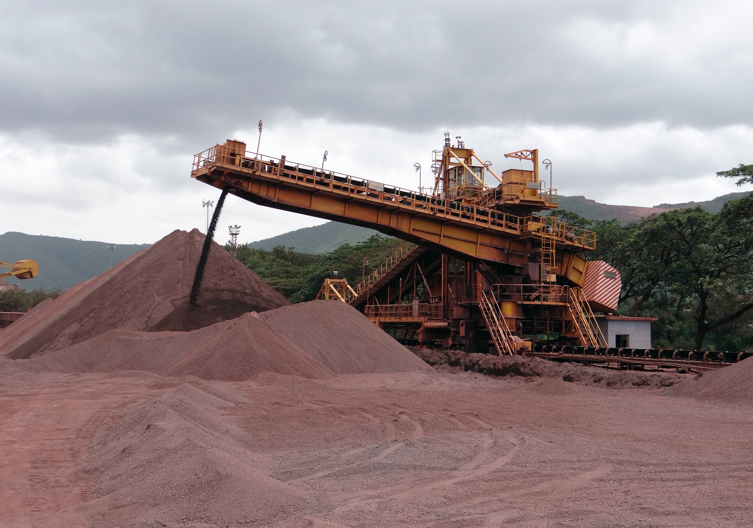 mineral, daytime, orange, quarry, iron, coal, manufacturing equipment, industrial, 1080P, transport, environmental issues, cloudy, equipment, industrial equipment, HD Wallpaper