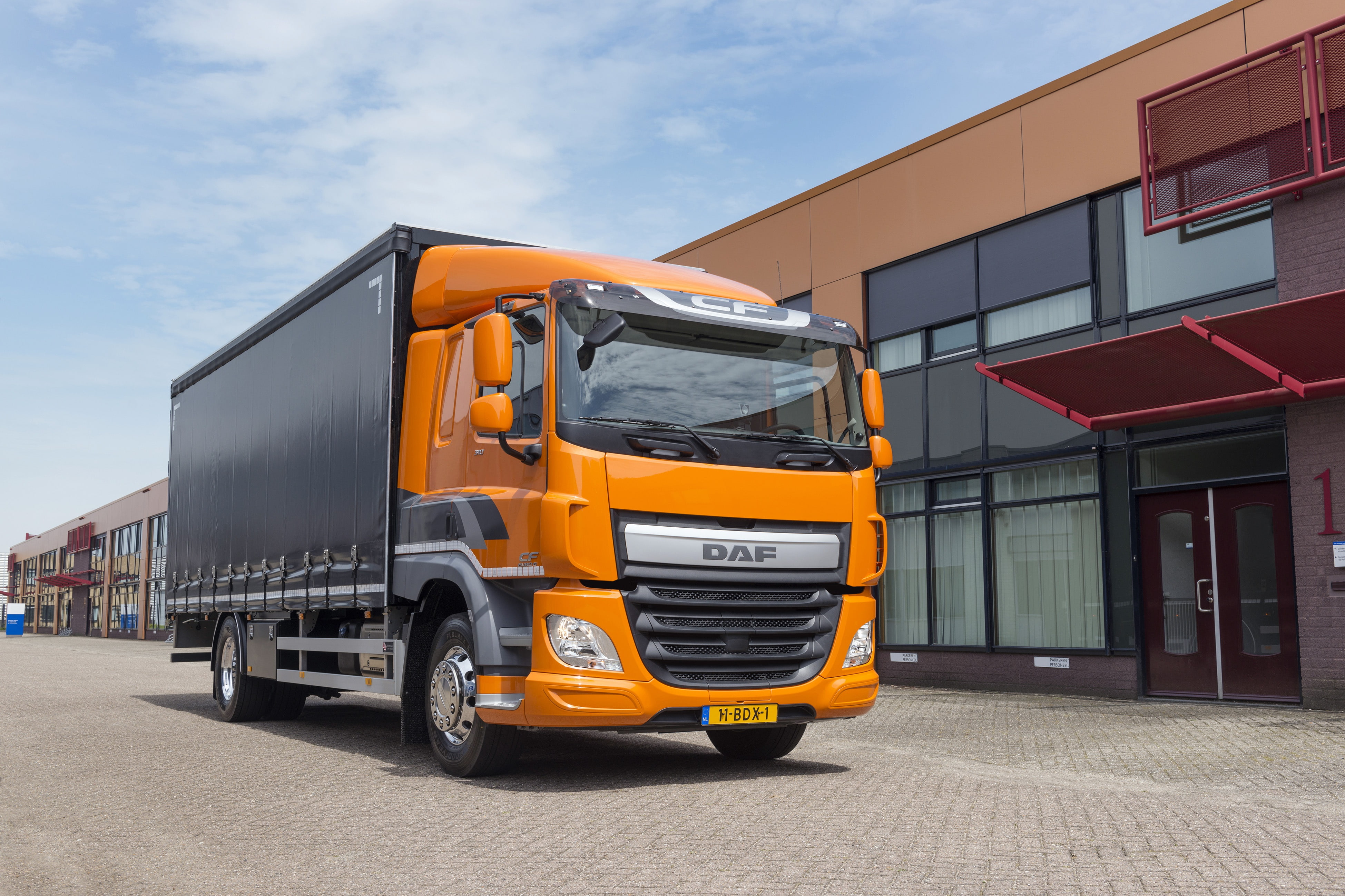 road, Euro6, clouds, DAF CF 310 FA, the building, the sky, 4x2, DAF, 4K, orange, body, platform, HD Wallpaper