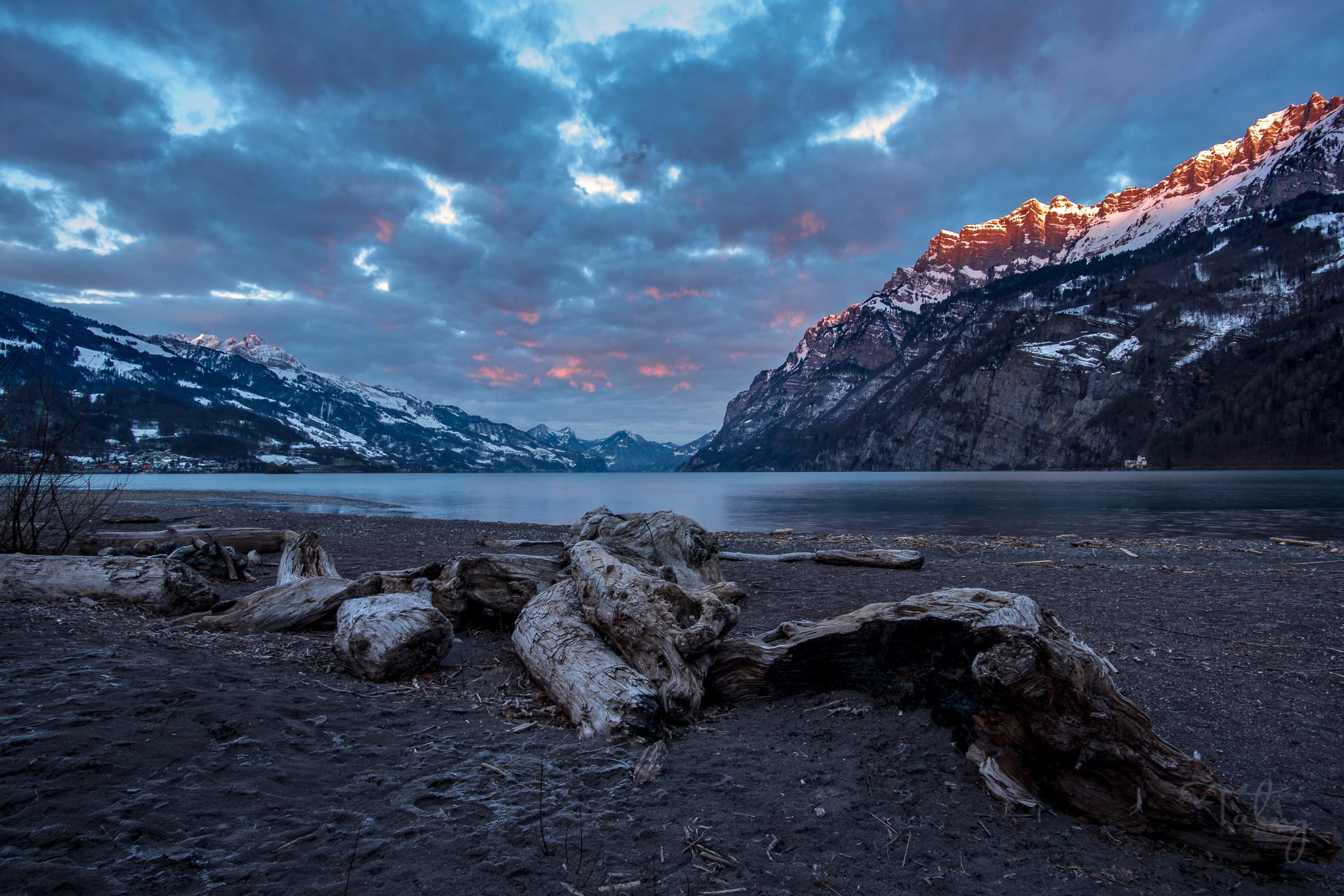 shore, rocks, driftwood, Walenstadt, lake, 1080P, Switzerland, mountains, Walensee, clouds, the sky, sunset, snow, HD Wallpaper