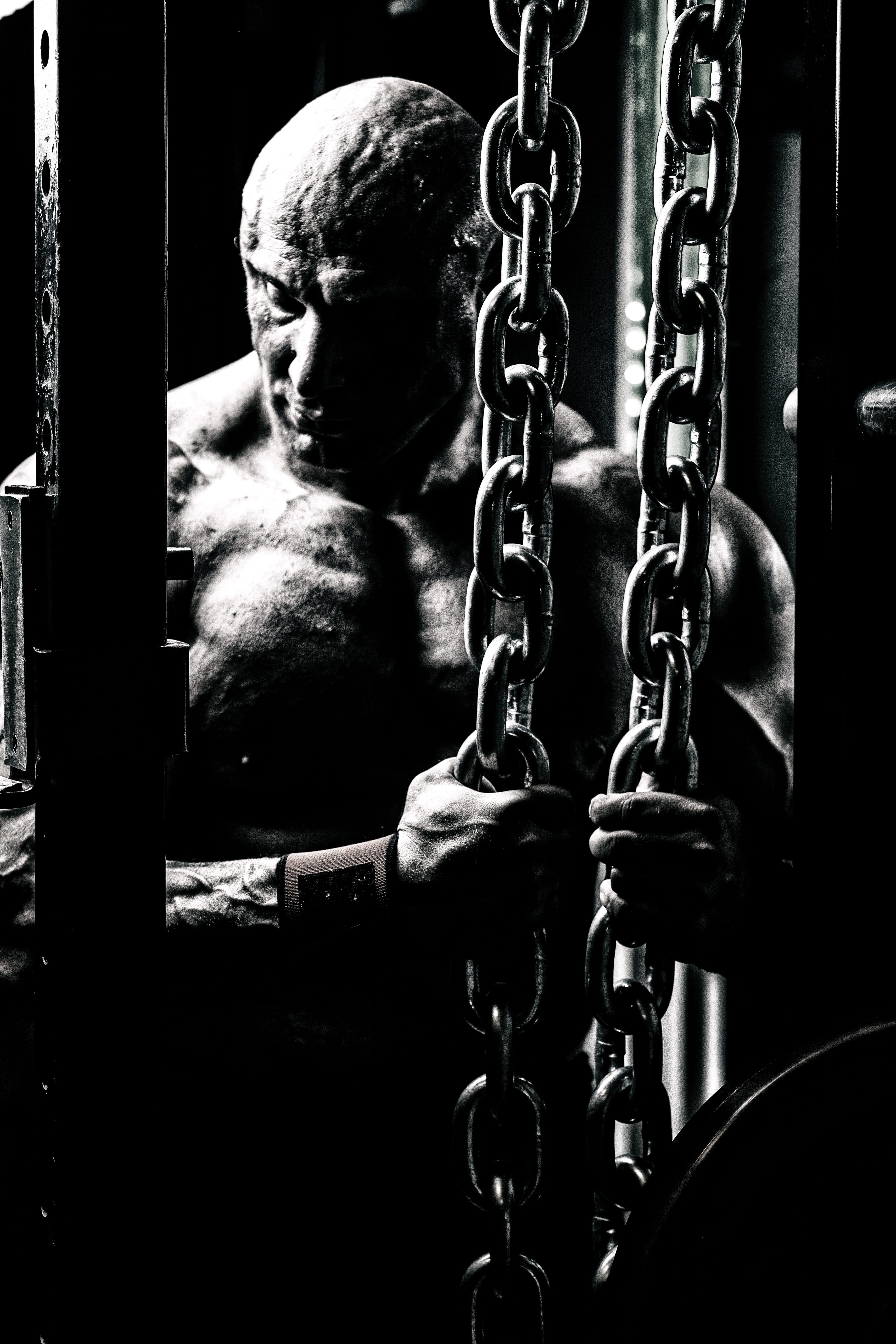 selective focus, croatia, portrait, body, link, looking, strongworkout, 5K, metal, focus on foreground, architecture, males, bodybuilder, knin, one person, Phone HD Wallpaper