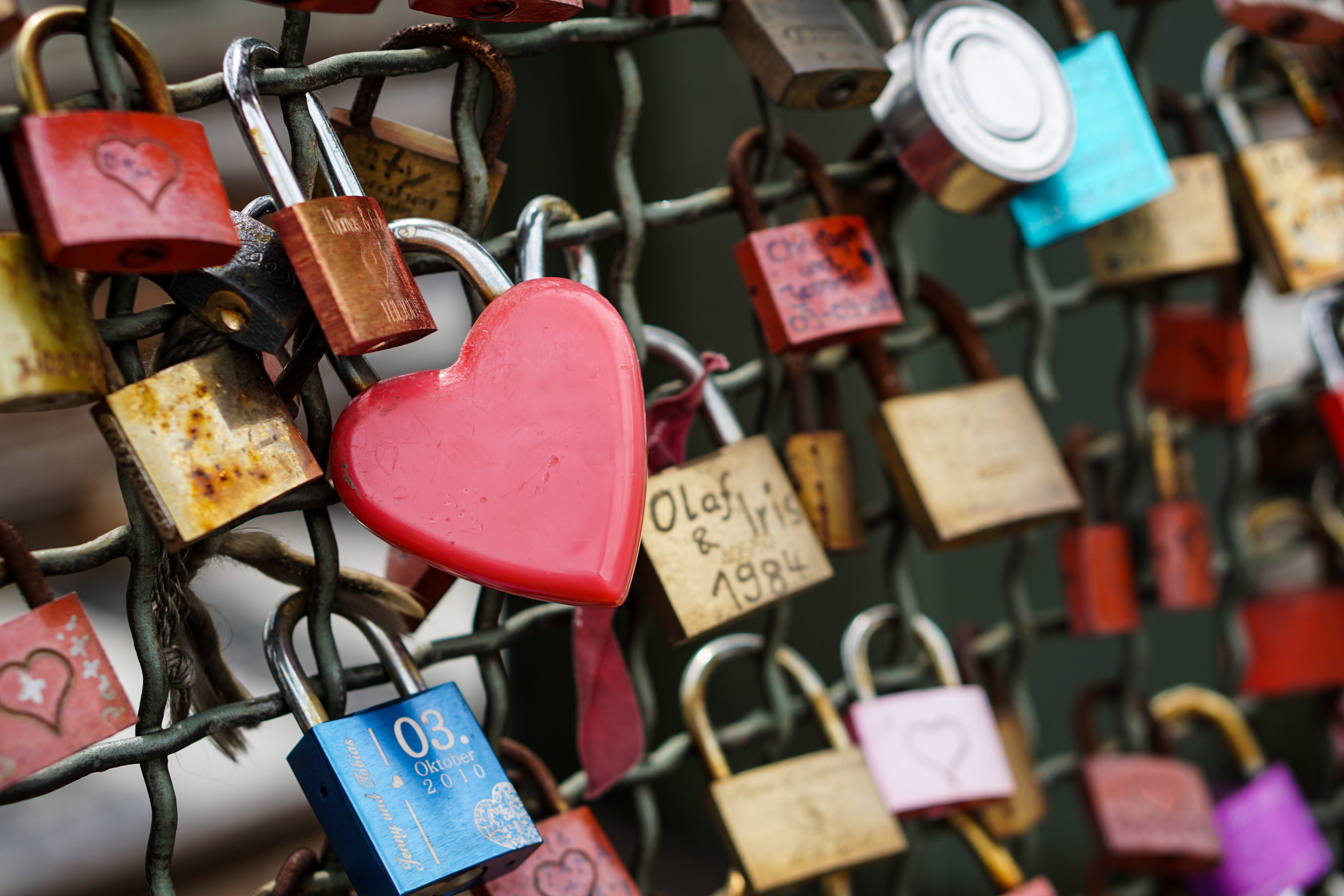 connection, heart, feelings, grid, love castle, promise, heart shape, hohenzollern bridge, fence, choice, emotion, outdoors, love symbol, large group of objects, HD Wallpaper