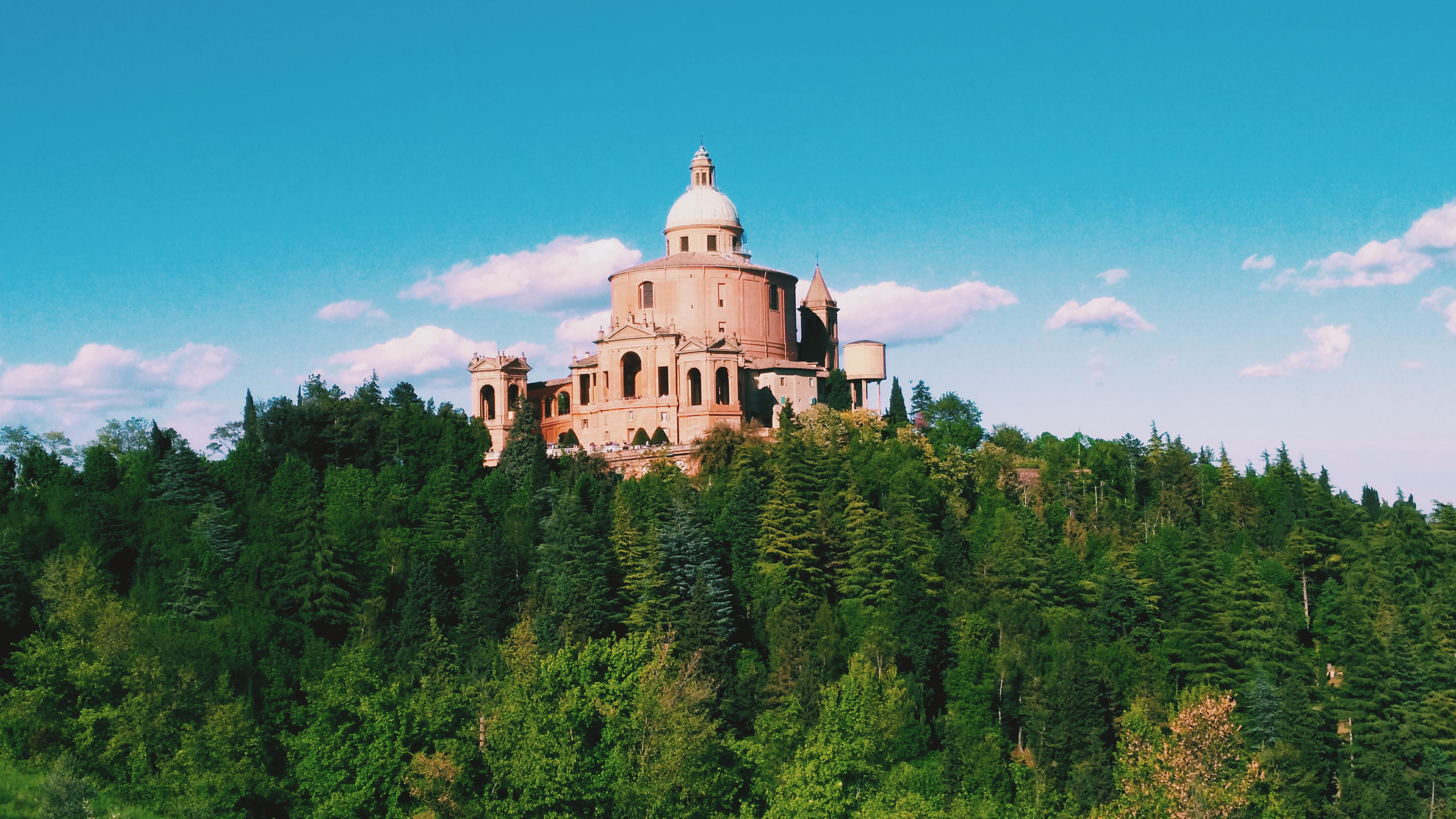 travel, 4K, tower, tree, tourism, plant, cloud - sky, building, italy, place of worship, beauty in nature, building exterior, growth, travel destinations, HD Wallpaper