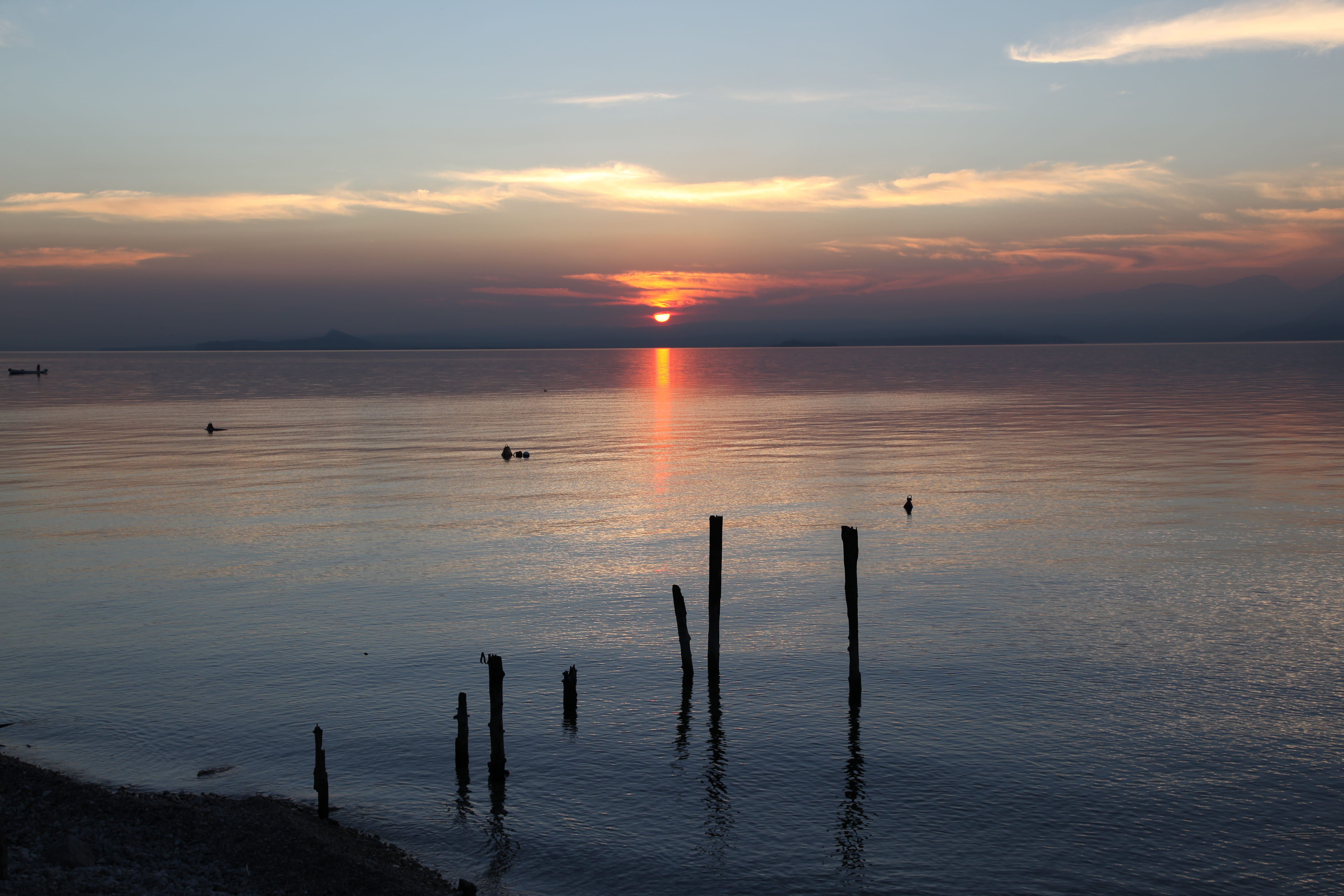 water, sky, scenics - nature, beauty in nature, sunset, tranquility, sunshine, horizon, horizon over water, sea, reflection, nature, lake garda, post, non-urban scene, HD Wallpaper