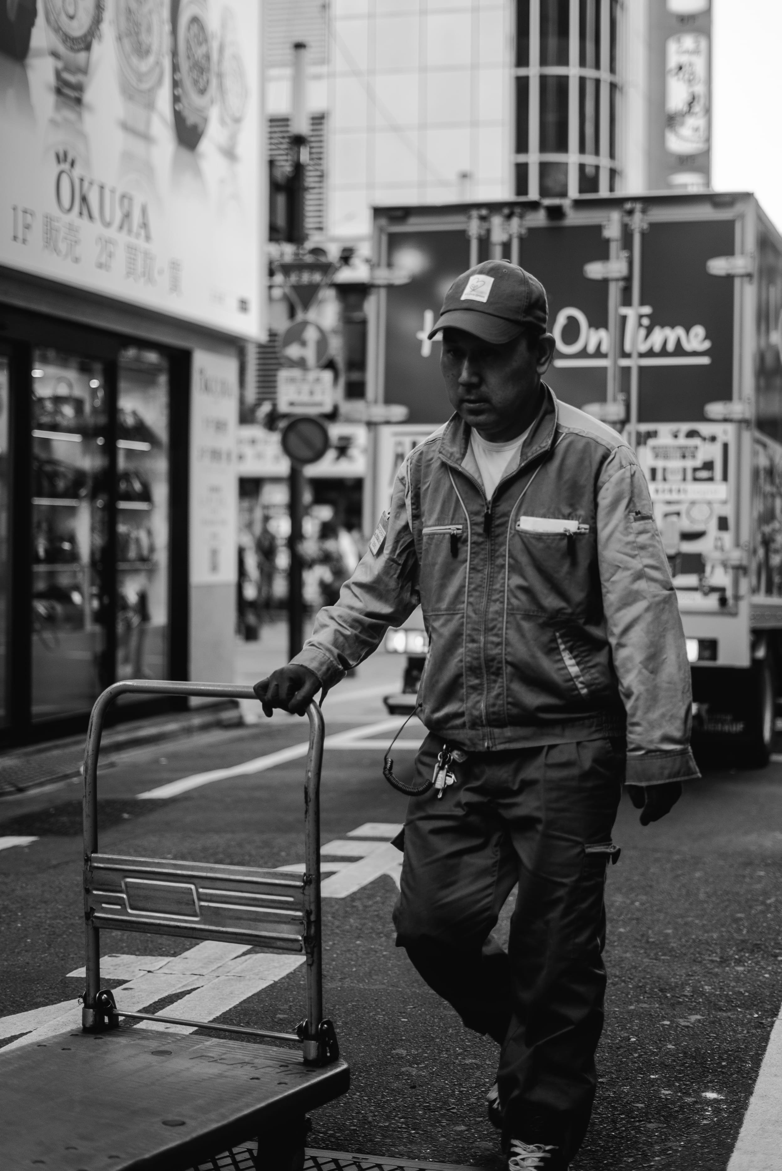 bandw, people, three quarter length, young adult, lifestyles, clothing, 2K, man, street, full length, focus on foreground, portraits, urban, city, standing, Phone HD Wallpaper