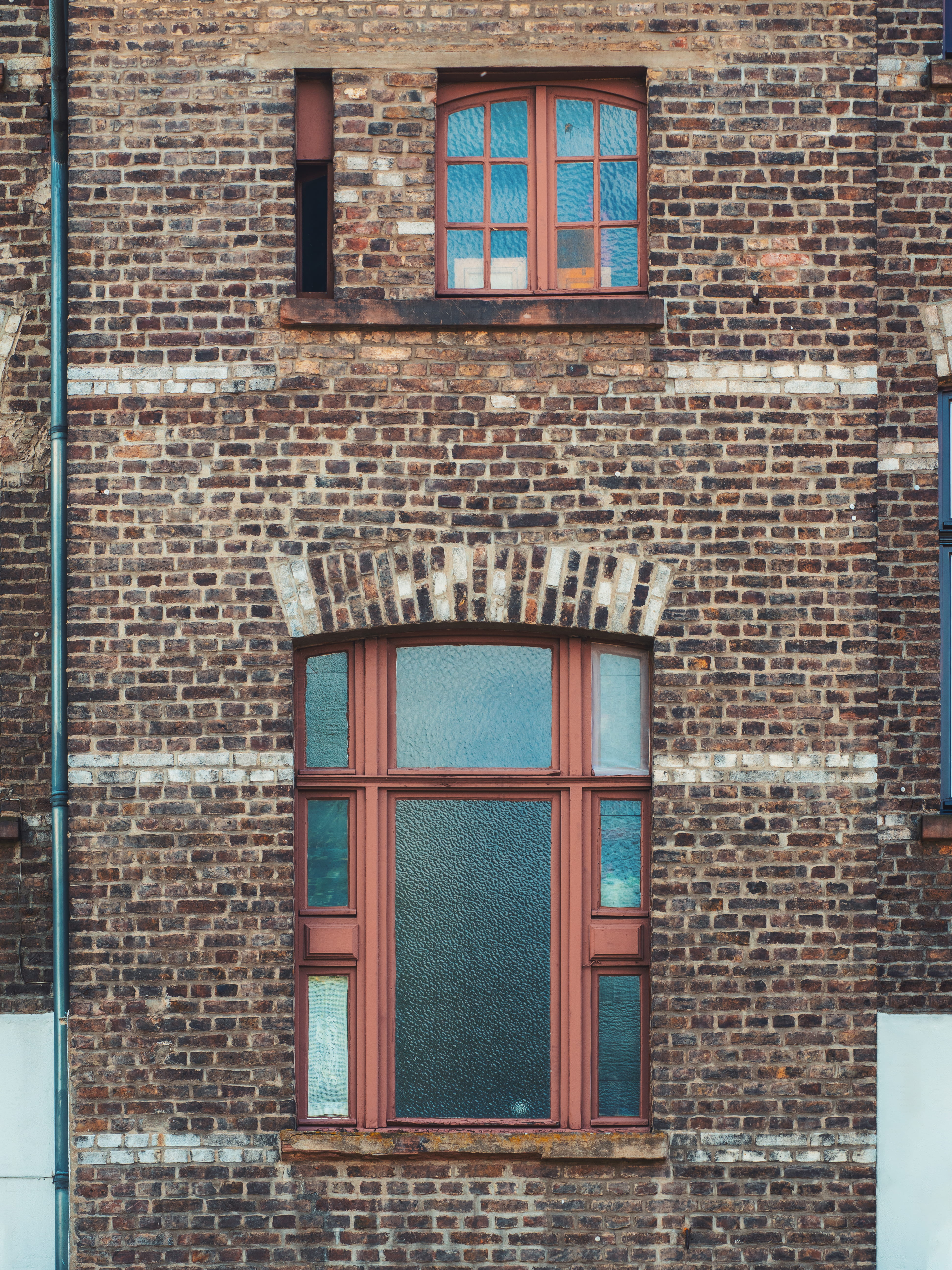traditional design, window, wall - building feature, door, windows, urban, brown, reflection, brick, day, metal, brick wall, city, 5K, facade, house, row house, Phone HD Wallpaper