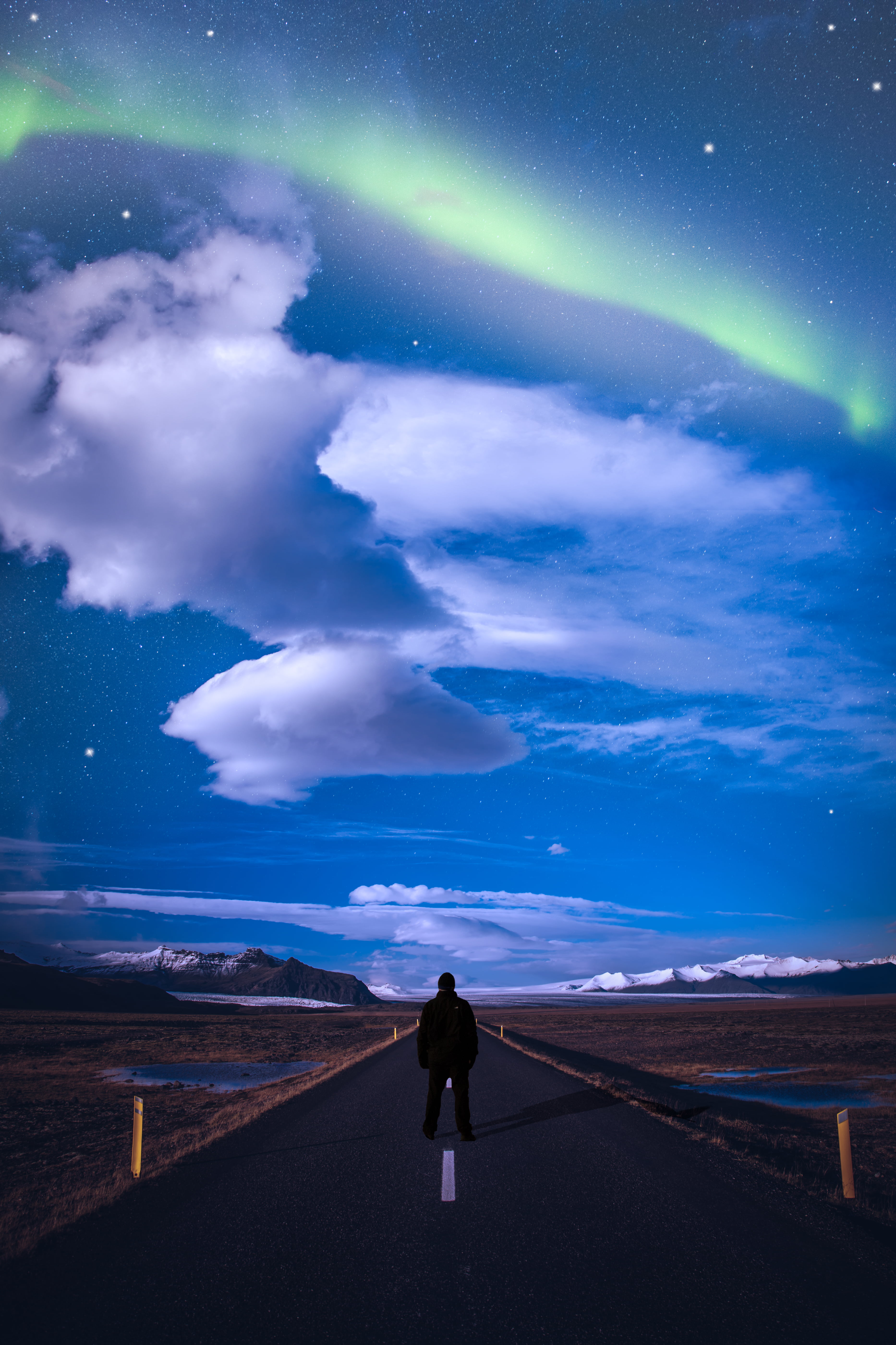 islandia, iceland, middle, men, facing, man, road, aurora  boreal, people, self, landscape, northern  lights, outdoors, photoshop, cloud - Sky, middle of the road, Phone HD Wallpaper