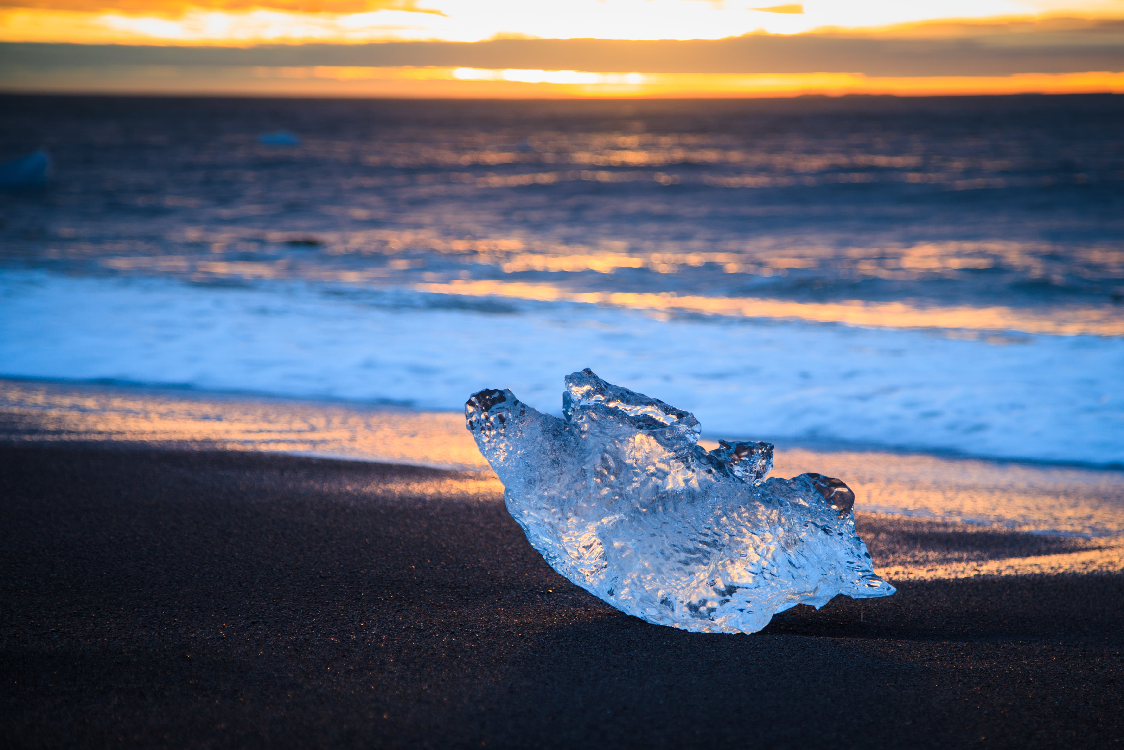iceland, coastline, beach, islandia, sea, mar, closeup, golden, sunset, rock, iceberg, white, water, ocean, ice, Jökulsárlón, 4K, outdoors, sky, golden hour, HD Wallpaper
