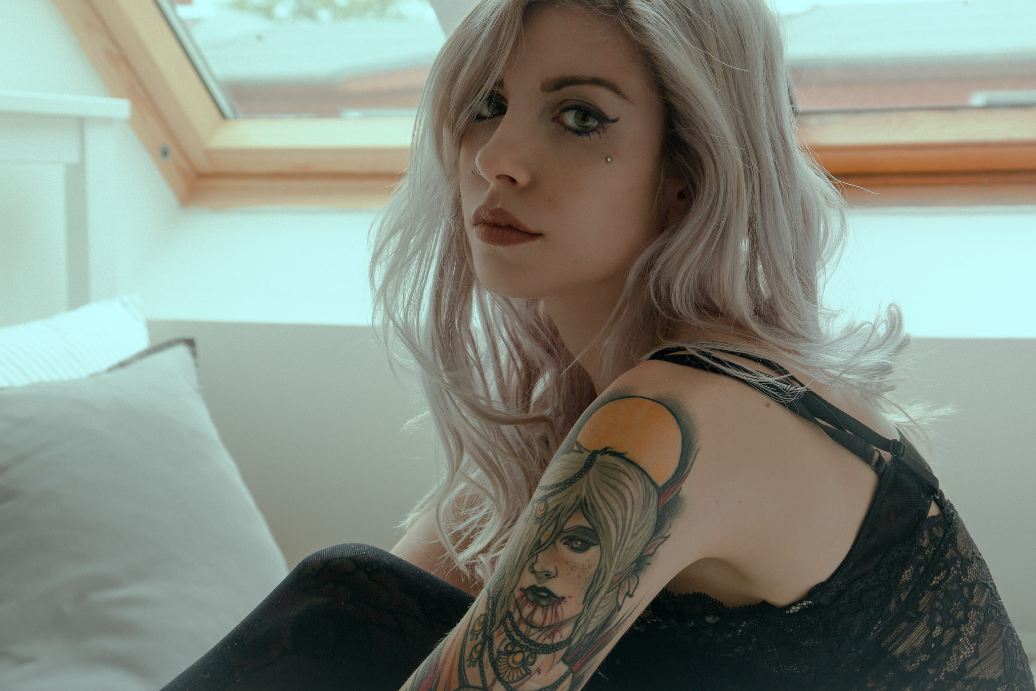Michela Navarra, young women, hairstyle, long hair, lifestyles, sitting, real people, 1080P, beautiful woman, beauty, women, young adult, looking at camera, HD Wallpaper
