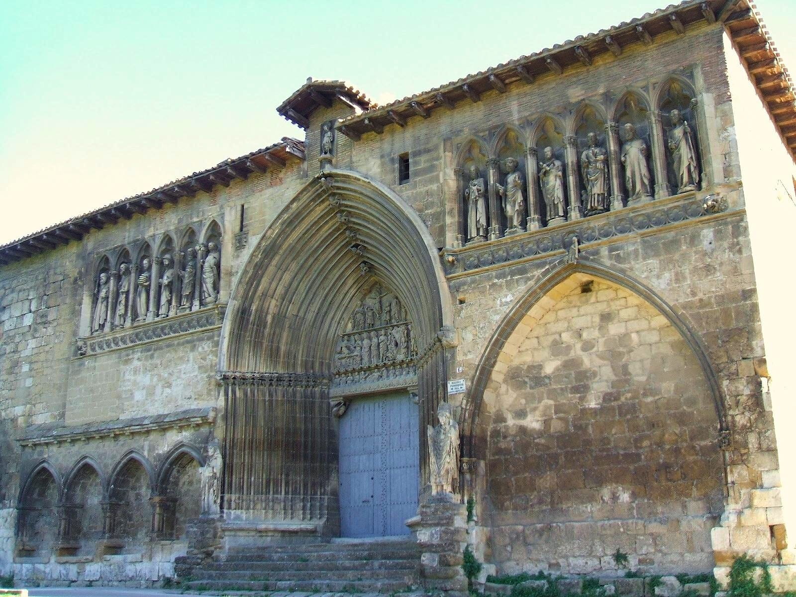 navarra, low angle view, outdoors, window, travel destinations, religion, landmark, building, stone, outside, ancient civilization, no people, sky, 720P, HD Wallpaper