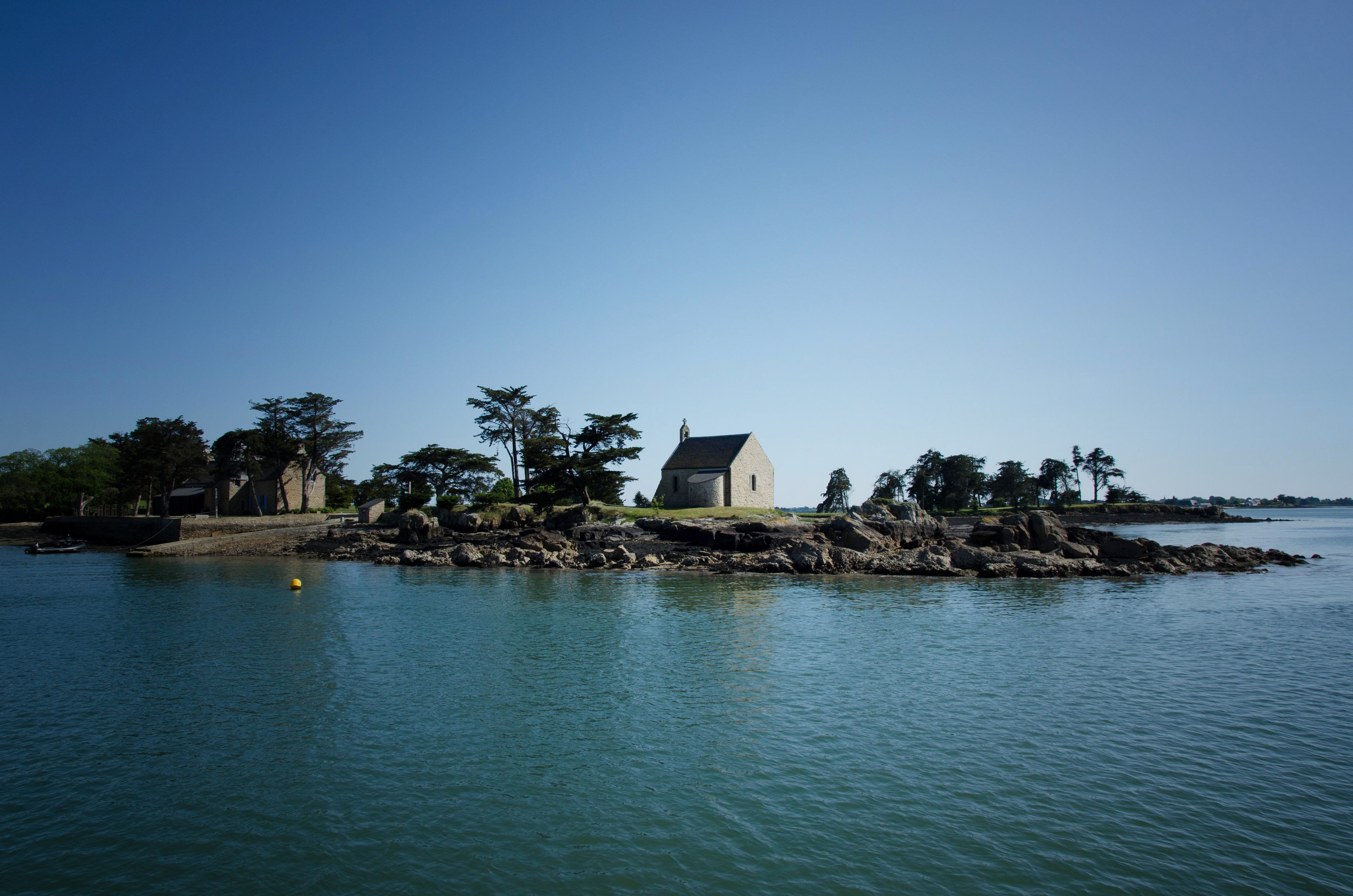 architecture, tranquil scene, gulf of morbihan, 4K, tree, land, water, blue, rocher, chapelle, scenics - nature, plant, sky, sea, clear sky, nature, ilet, HD Wallpaper