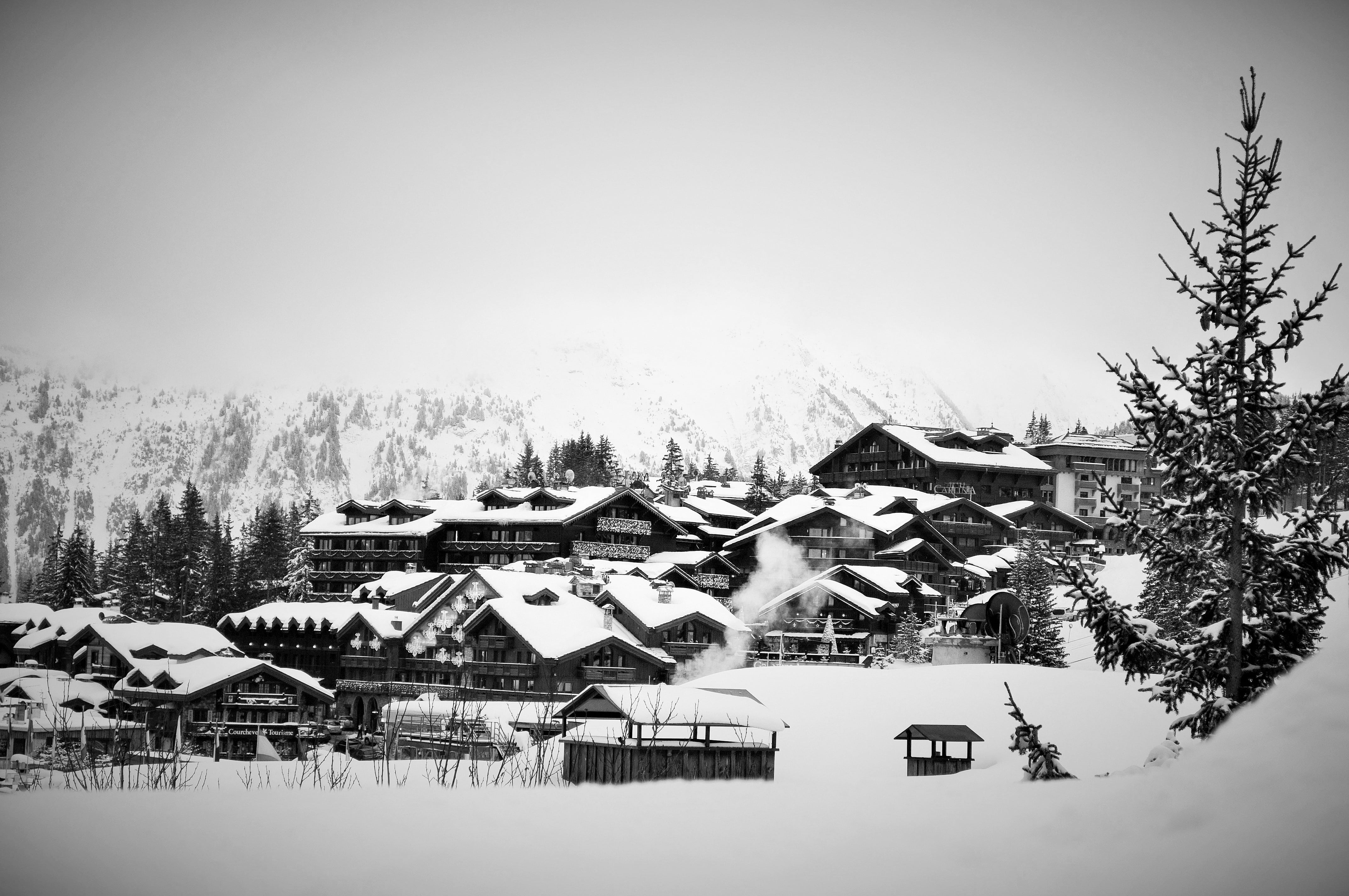 summit, courchevel, cold temperature, building exterior, 4K, snowy, outdoors, day, mountain village, landscape, les 3 vallées, environment, residential district, HD Wallpaper