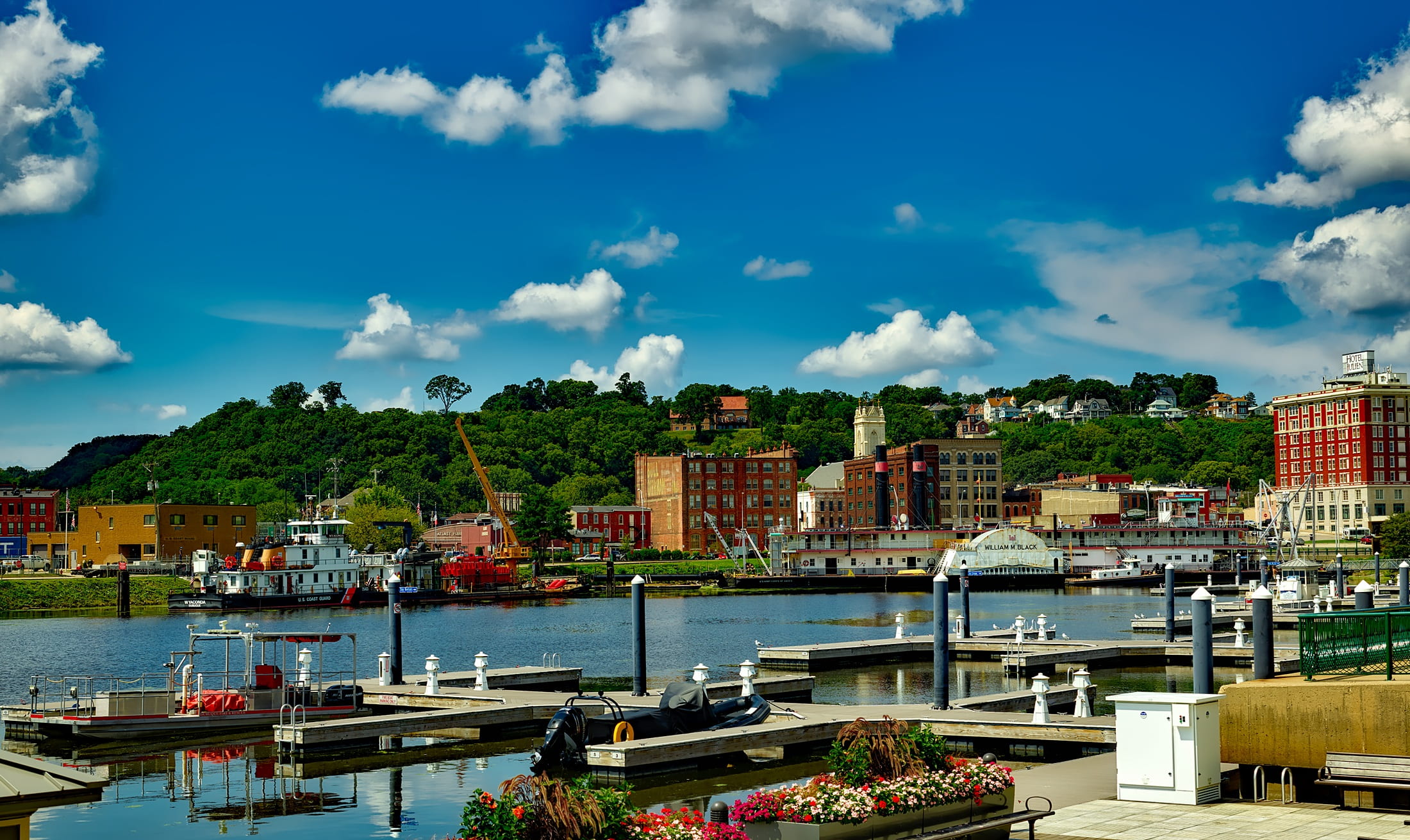 city, dock, daylight, 1080P, building exterior, iowa, mode of transportation, plants, dubuque, passenger craft, transportation system, sky, bay, reflection, HD Wallpaper