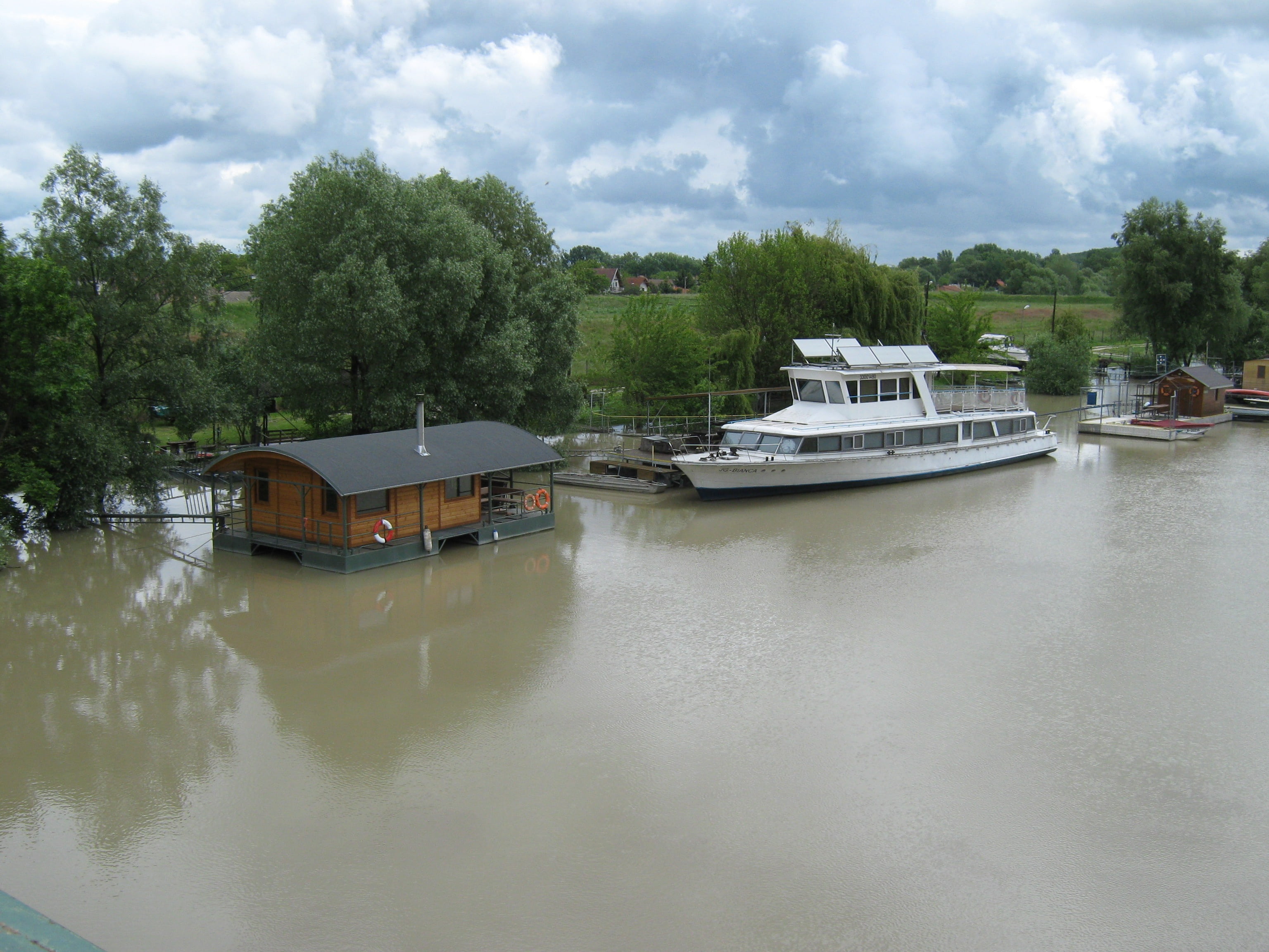 stream, cloud - sky, nautical Vessel, houseboat, tree, day, 2K, current, boat, water, passenger craft, moored, branch, nature, backwater, waterfront, port, HD Wallpaper