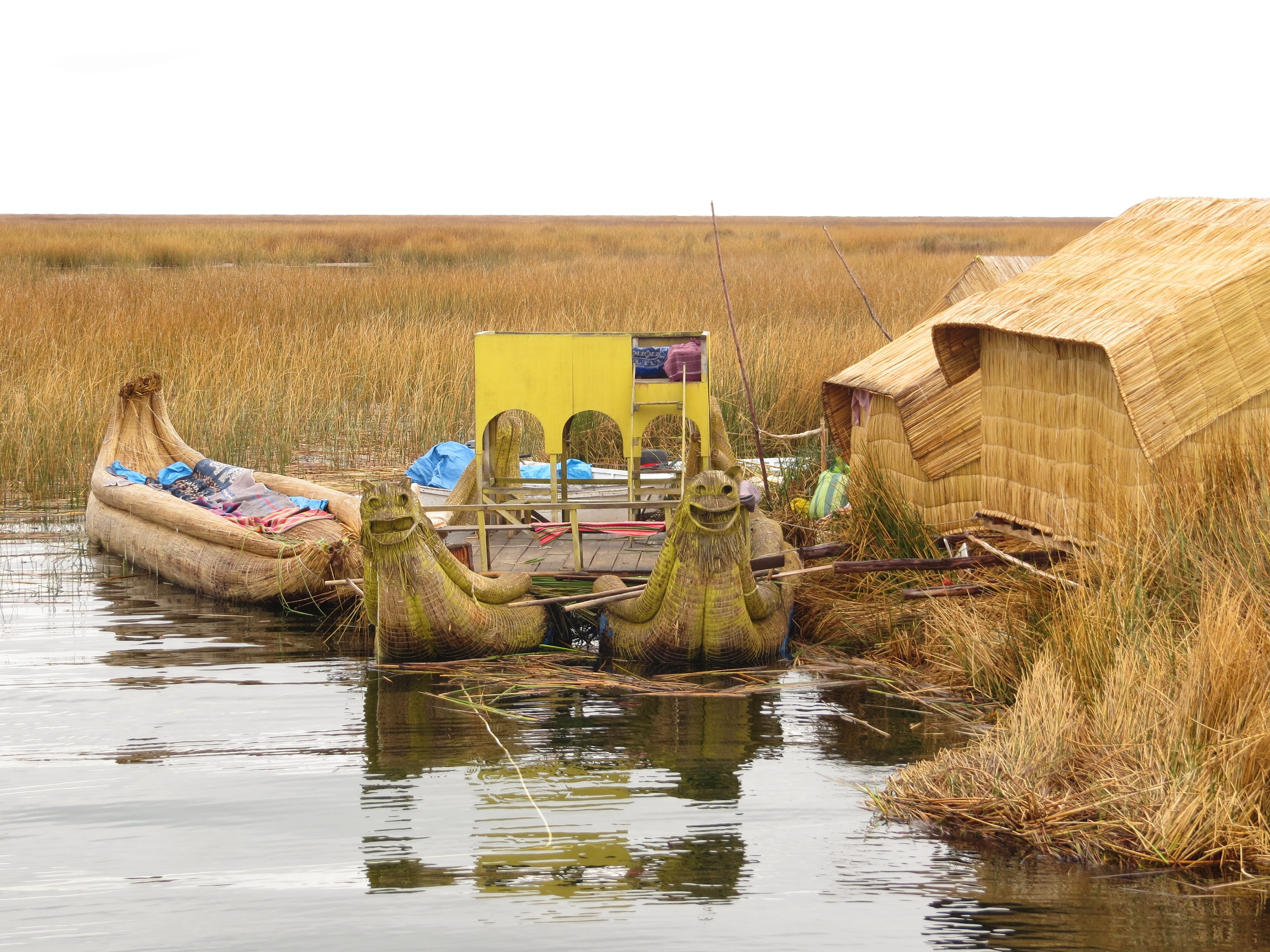 traditional, altitude, river, mountain, no people, old, wood - Material, top, Peru, moored, reflection, floating, transportation, exotic, tradition, house, HD Wallpaper