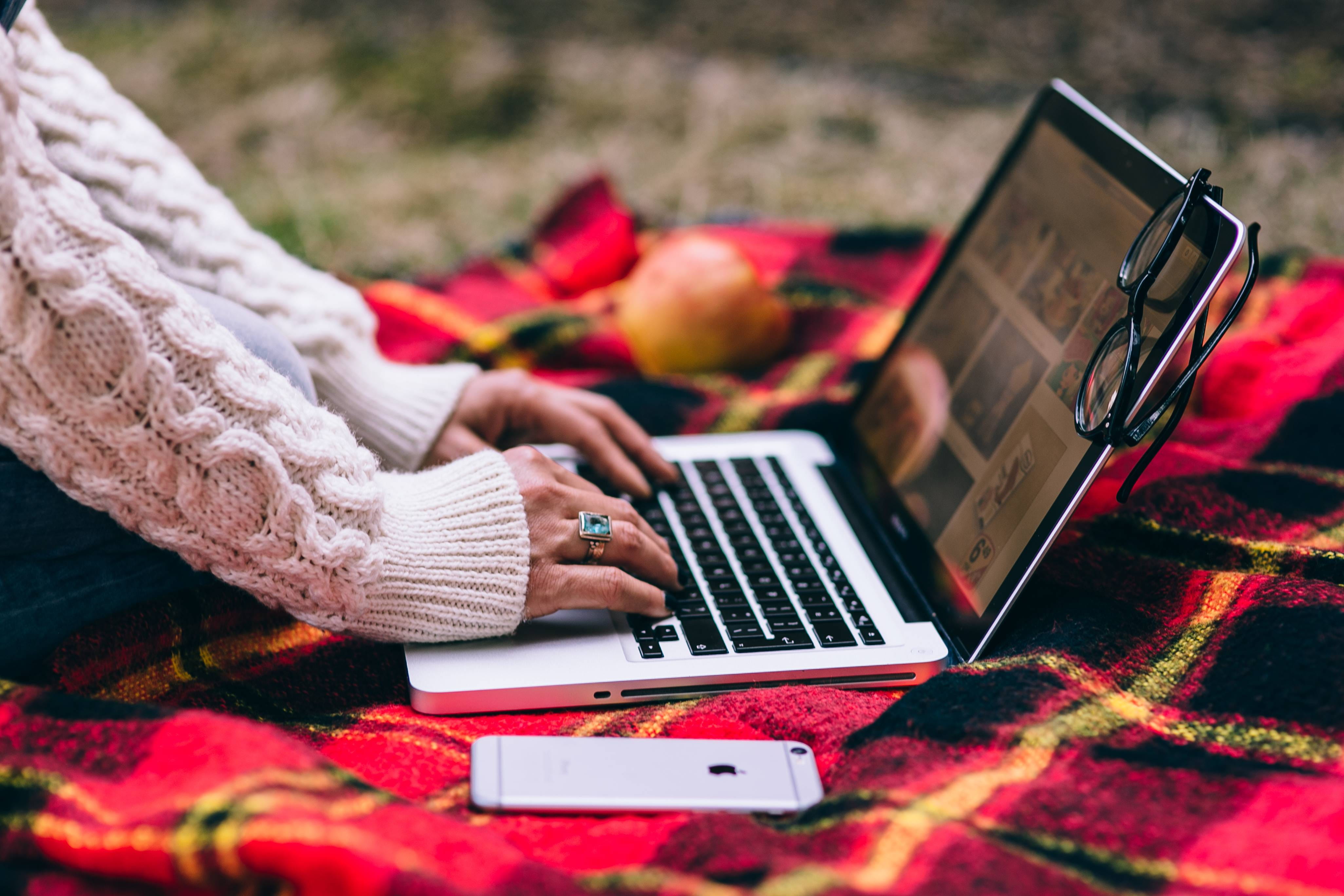 laptop, lifestyles, connection, females, using laptop, red, human body part, apple, adult, nature, day, one Person, outdoors, wireless Technology, typing, HD Wallpaper
