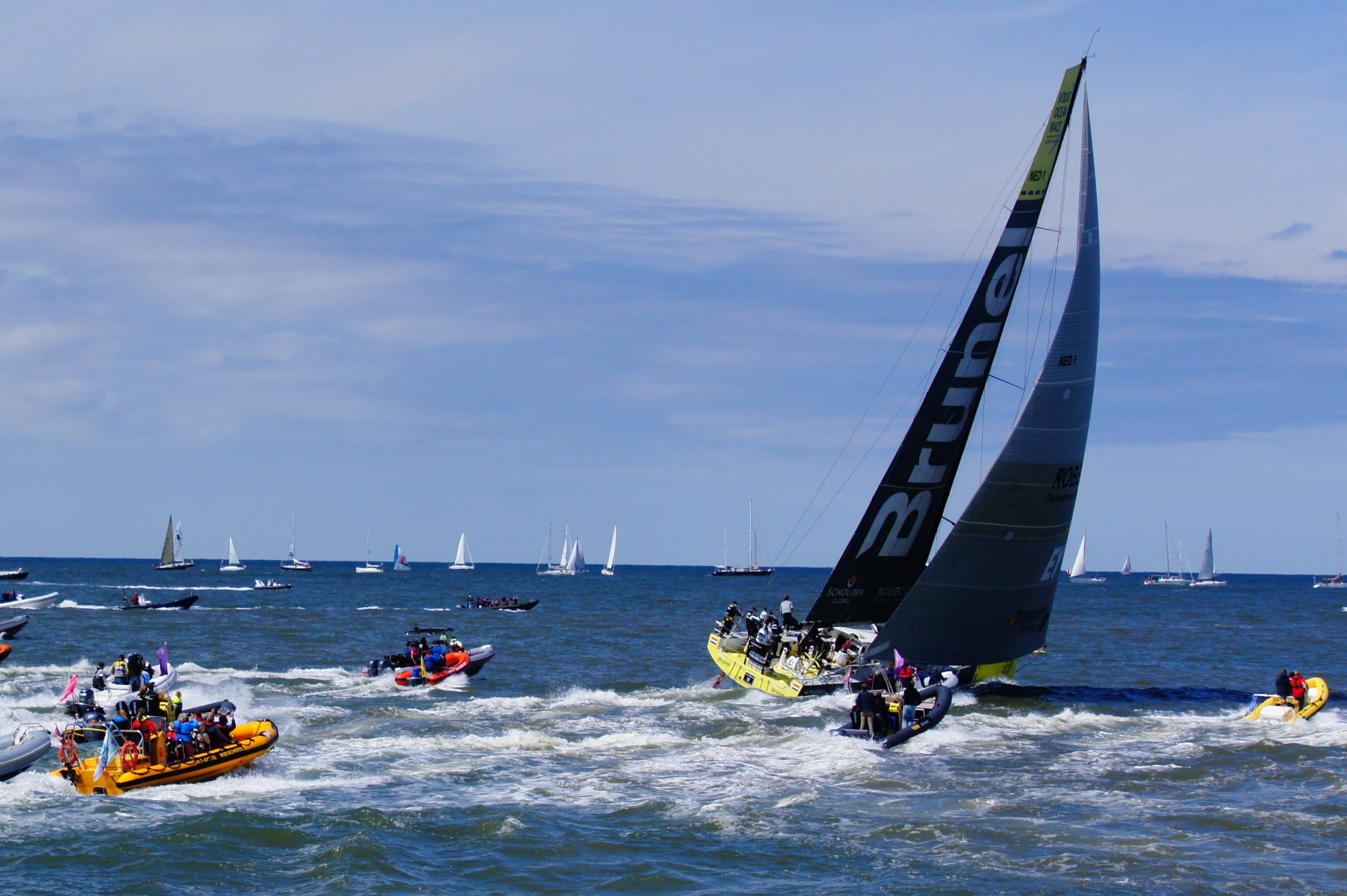 green, sailing boat, ocean, nautical vessel, sea, recreational pursuit, sport, mode of transportation, water, Regatta, boat, motion, large group of people, HD Wallpaper