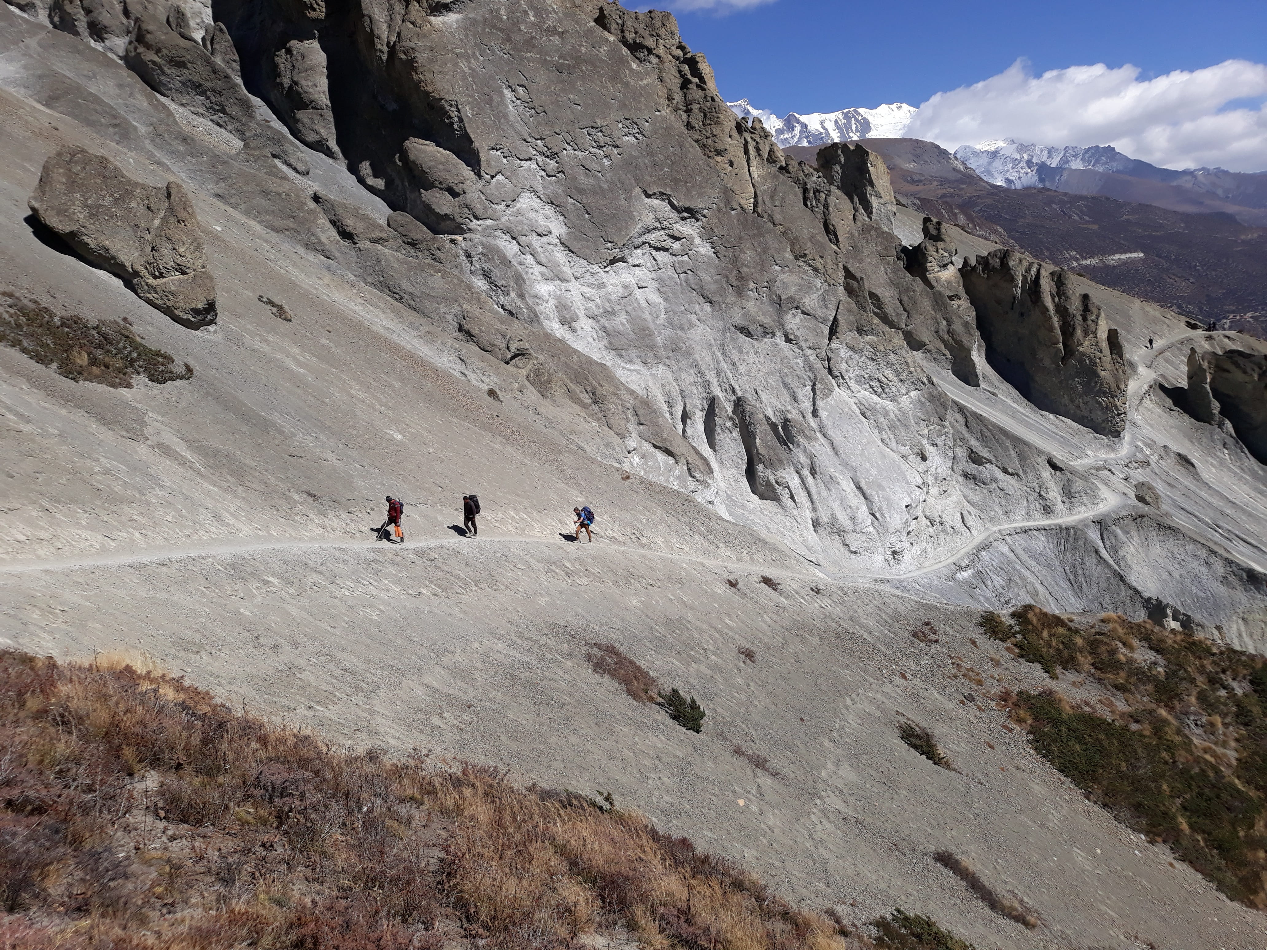 mountain range, tilicho lake trek, adventure, hiking, rock, people, real people, environment, himalayas, nepal, 4K, group of people, sky, activity, formation, HD Wallpaper