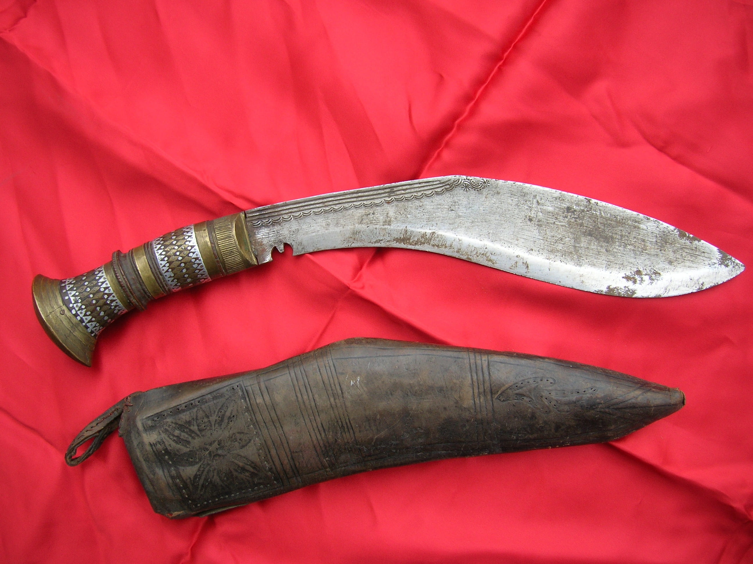 2K, silver colored, no people, dagger, day, history, steel, pugnale, table, antiques, old, epoca, leather, metal, Nepalese, medioevale, knife - weapon, HD Wallpaper
