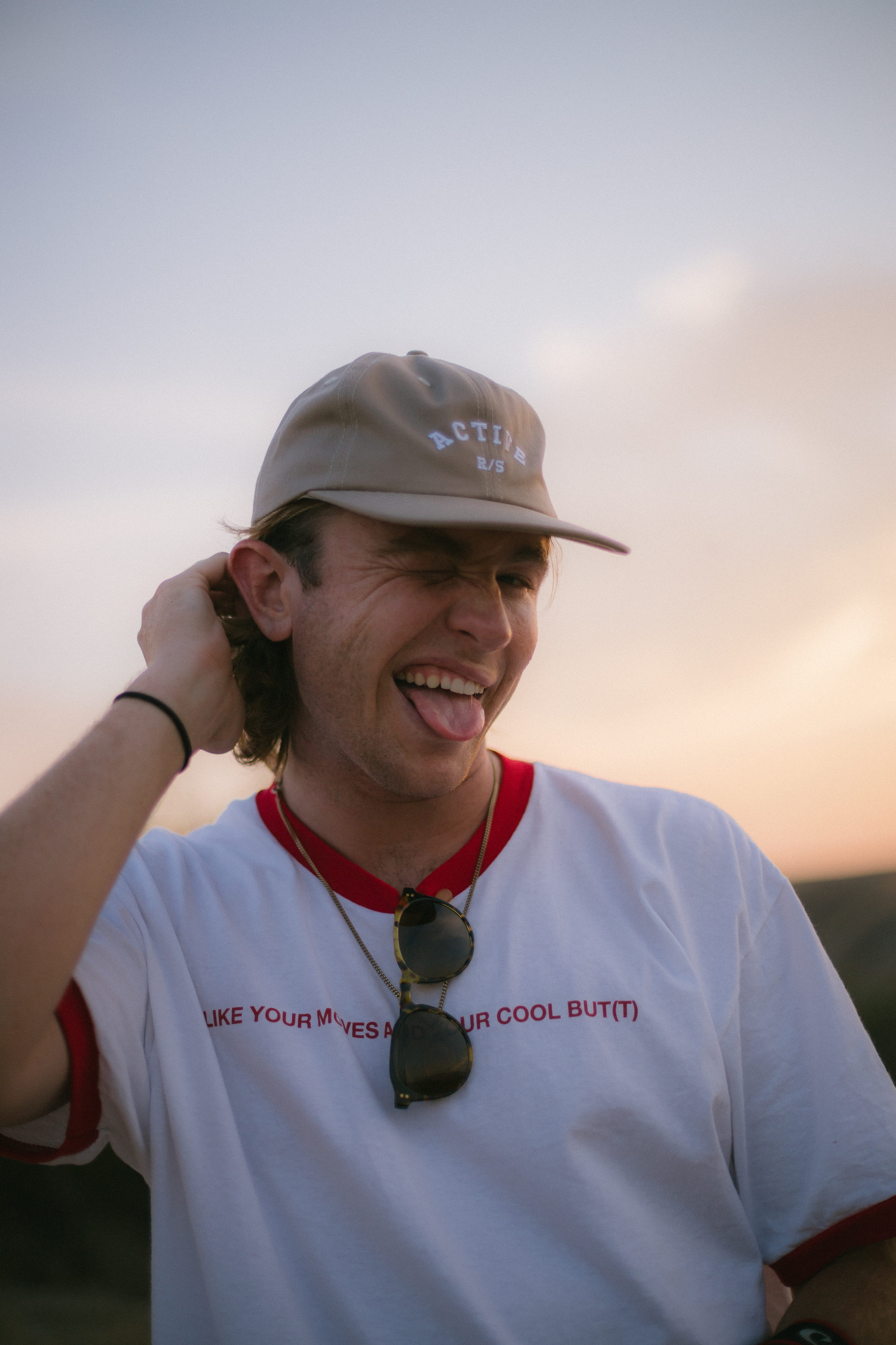 smiling, photo, s, men, happiness, taking, cheerful, people, real people, clothing, southern california, hat, portrait, front view, standing, blur, united states, Phone HD Wallpaper