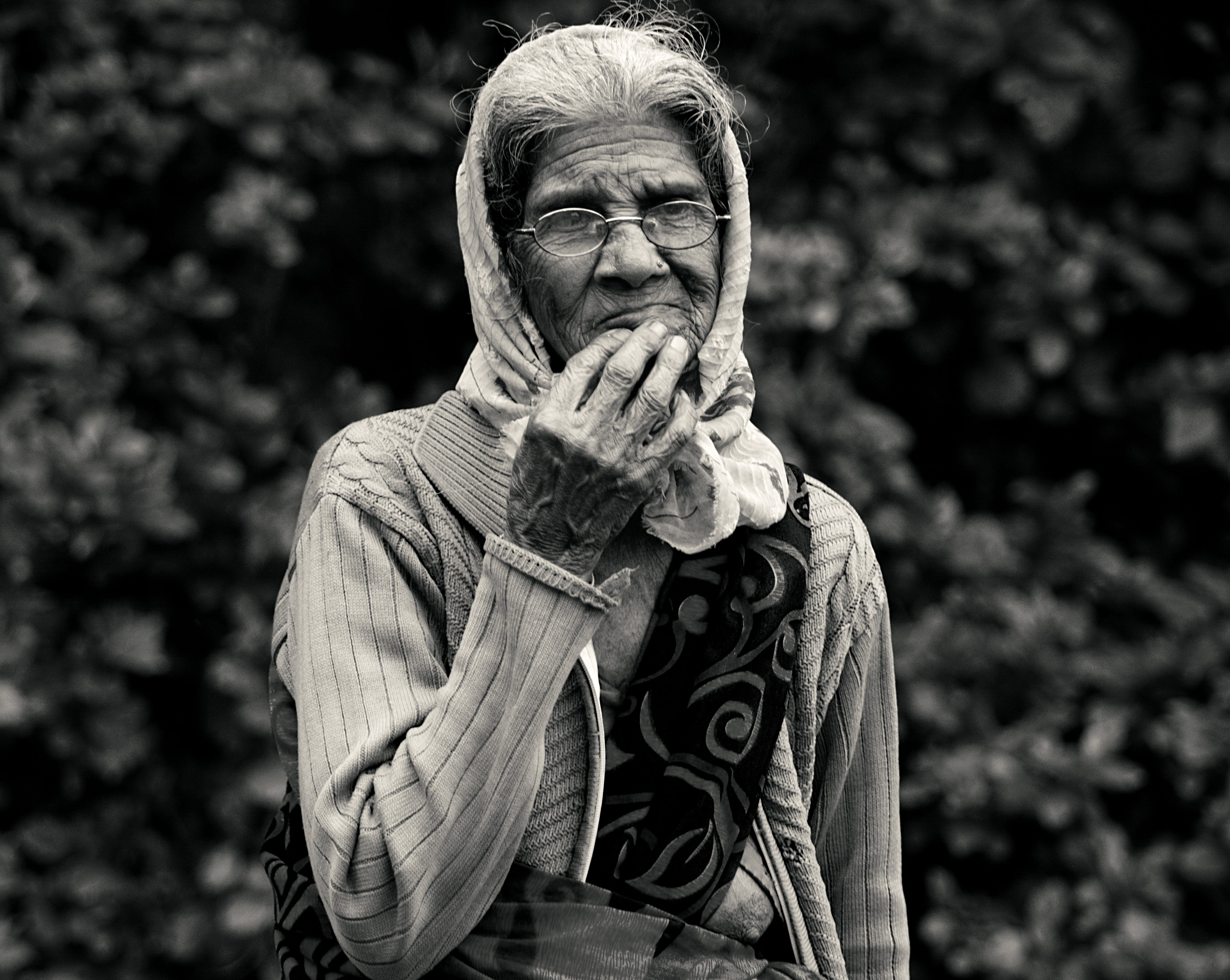 men, real people, casual clothing, lifestyle, old lady, leisure activity, aged, retro, adult, day, vintage, home, senior adult, old, grandmother, lady, HD Wallpaper