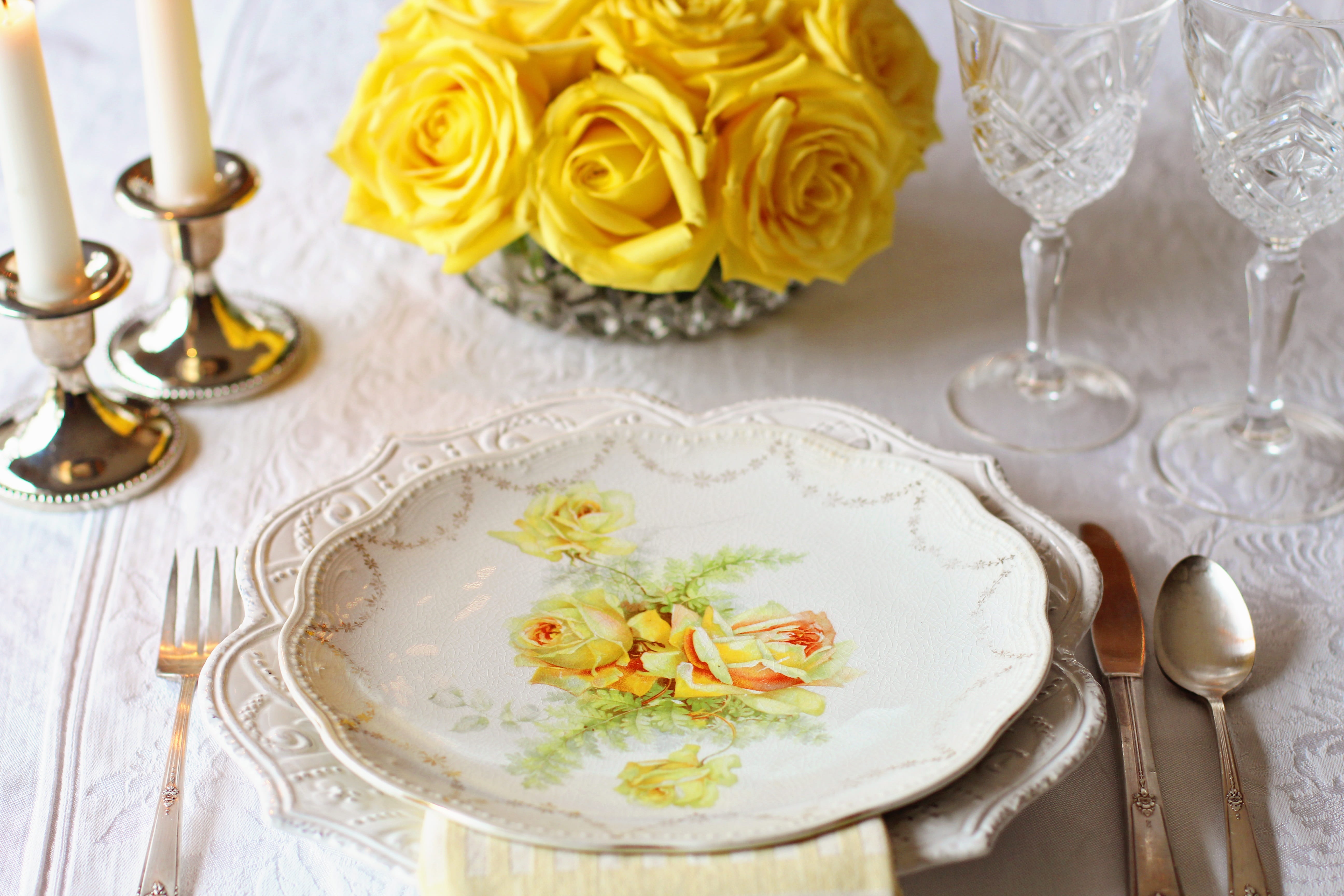 blossom, rose, reception, rose - flower, nature, beauty in nature, elegance, restaurant, formal, plate, flowers, cutlery, napkin, dining, wedding, bouquet, HD Wallpaper
