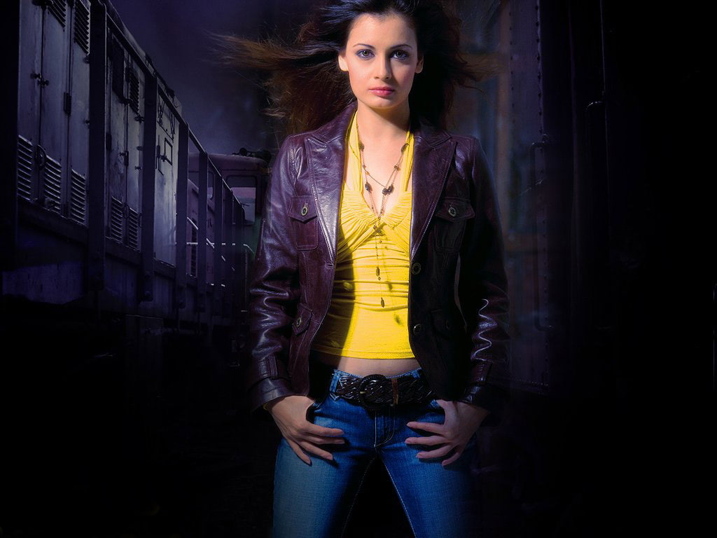 mirza, hd, 480P, diya, celebrities, HD Wallpaper
