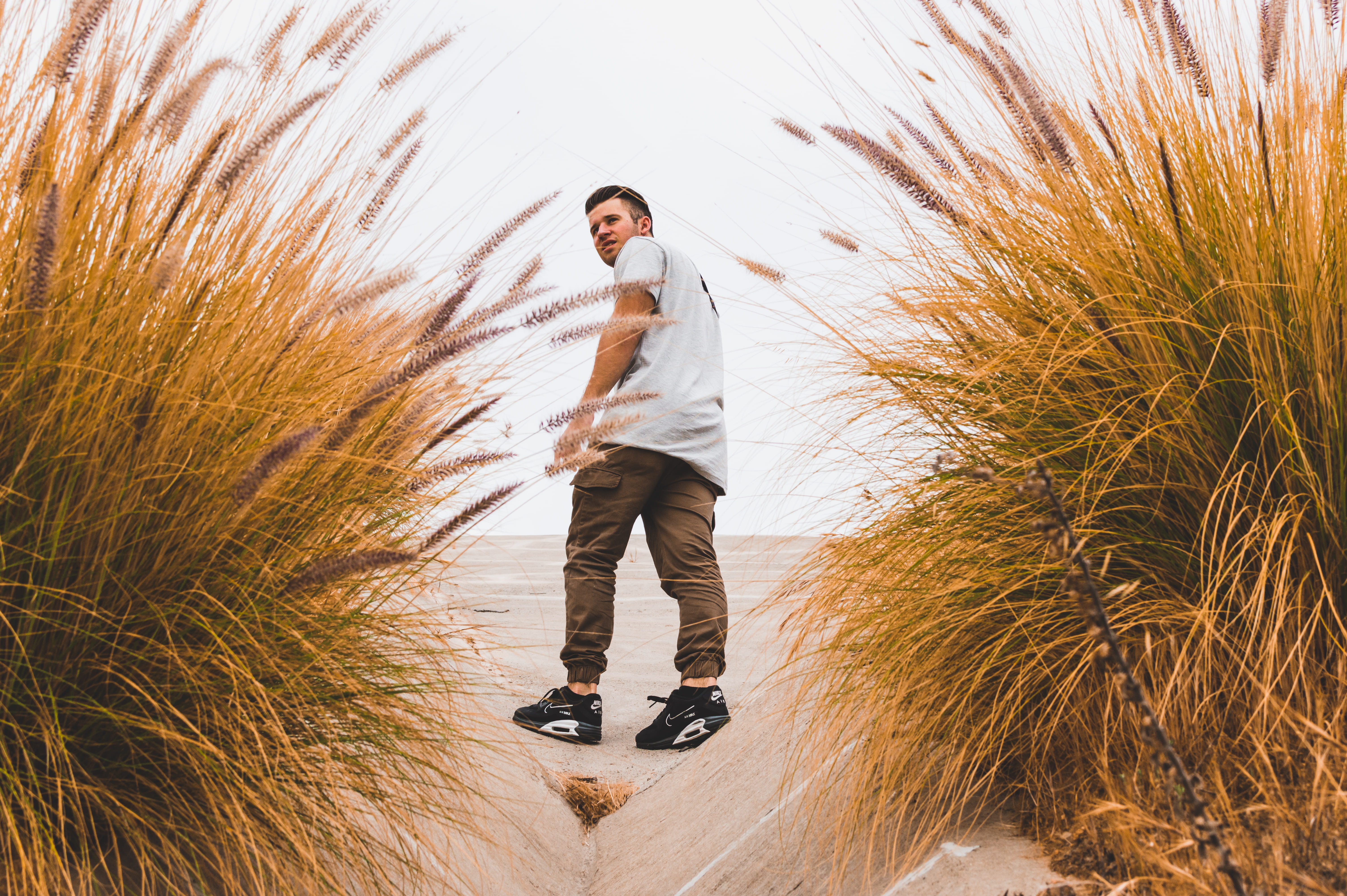leisure activity, grass, front view, full length, man on beach, adult, beach, hipster, looking, 5K, sport, men, sneaker, standing, casual clothing, sports equipment, HD Wallpaper