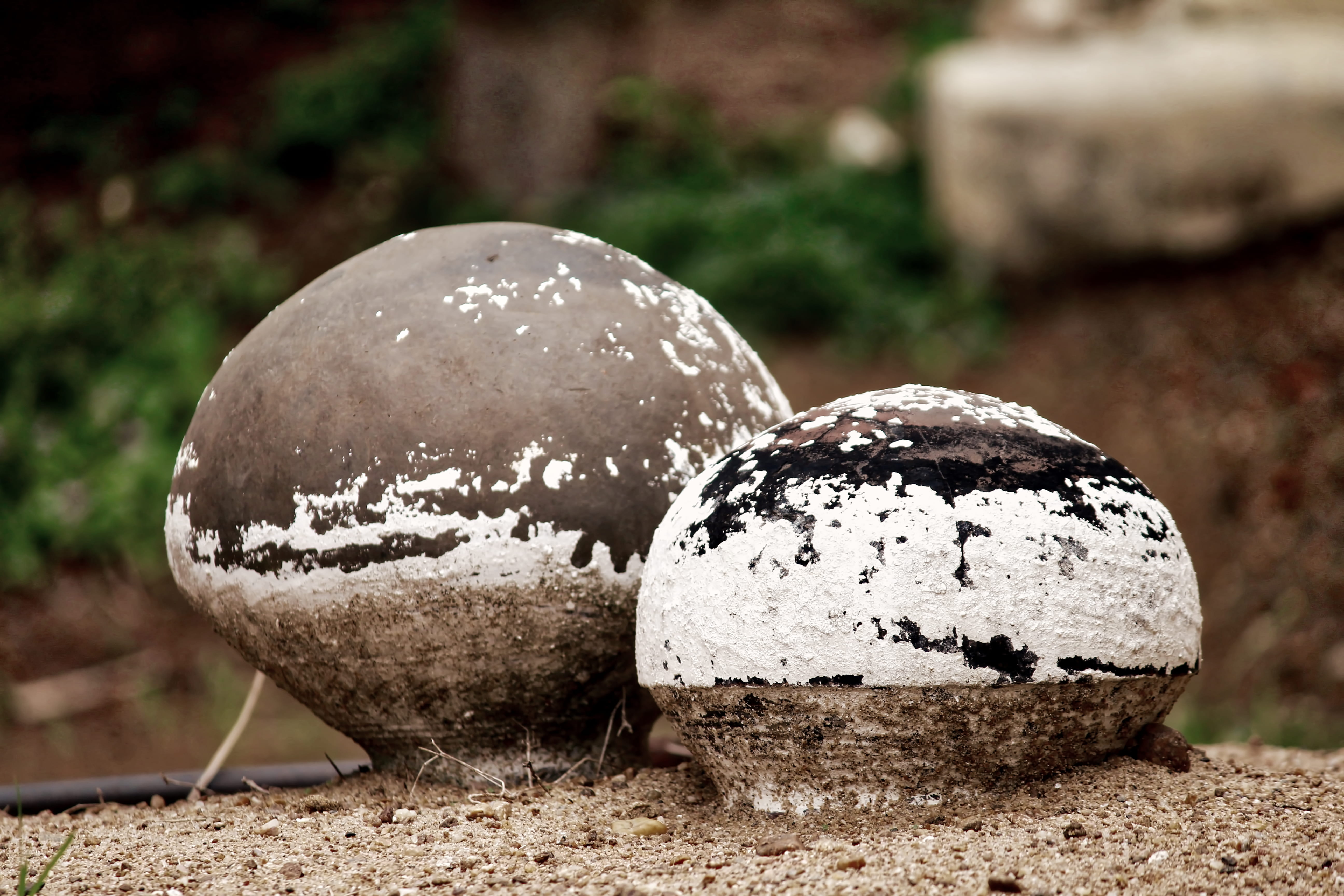 mud pot, sport, pottery, india, selective focus, village photoshoot, art and craft, white color, earthen living, sphere, dirt, solid, close-up, field, pollachi, HD Wallpaper