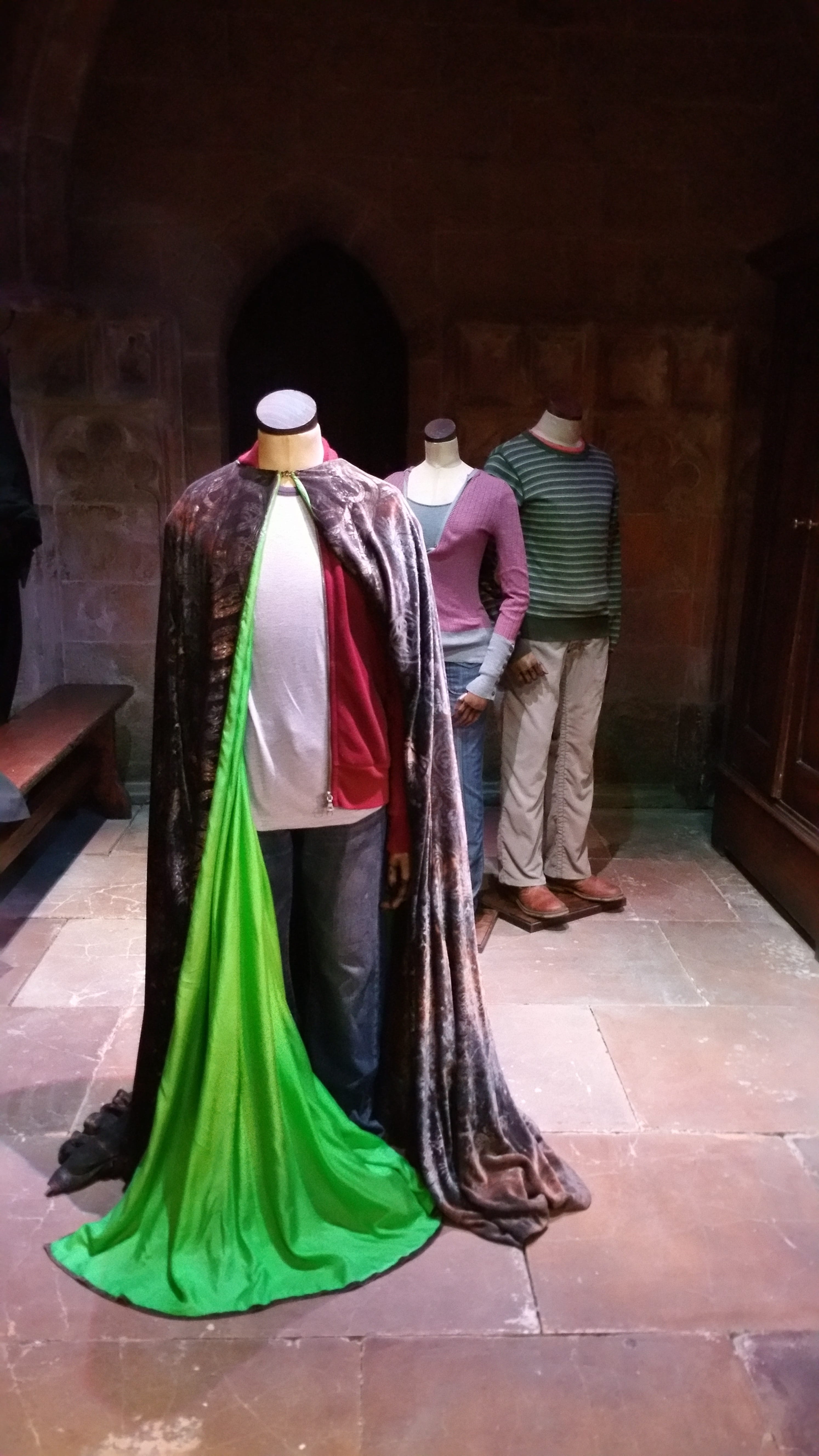 warner bros, clothing, standing, hat, 5K, day, human representation, full length, people, adult, architecture, men, harry potter, costumes, mannequin, Phone HD Wallpaper
