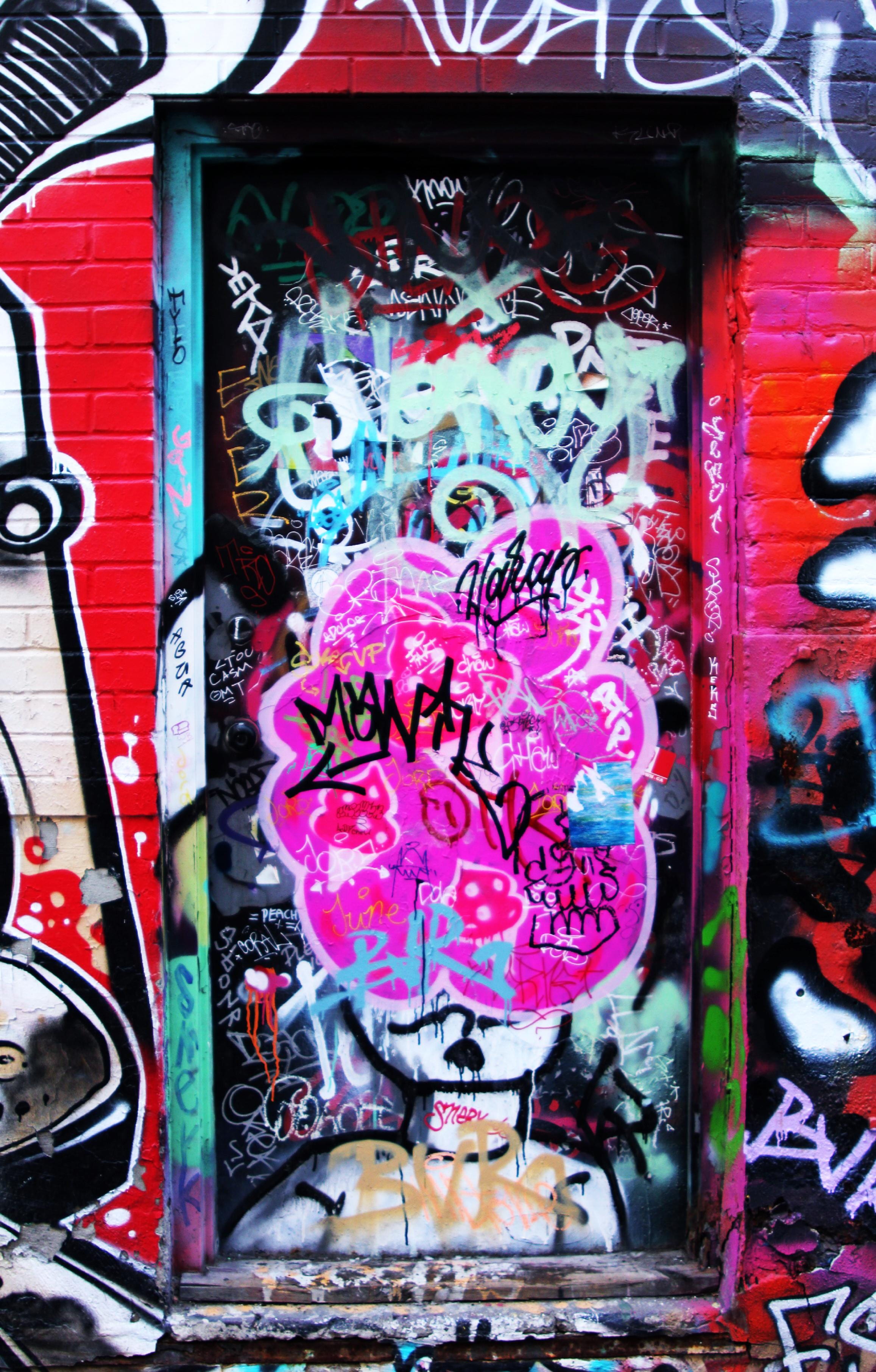 western script, graffitti, communication, text, architecture, store, multi colored, creativity, close-up, wall, pink color, script, photo, outdoors, transparent, Phone HD Wallpaper